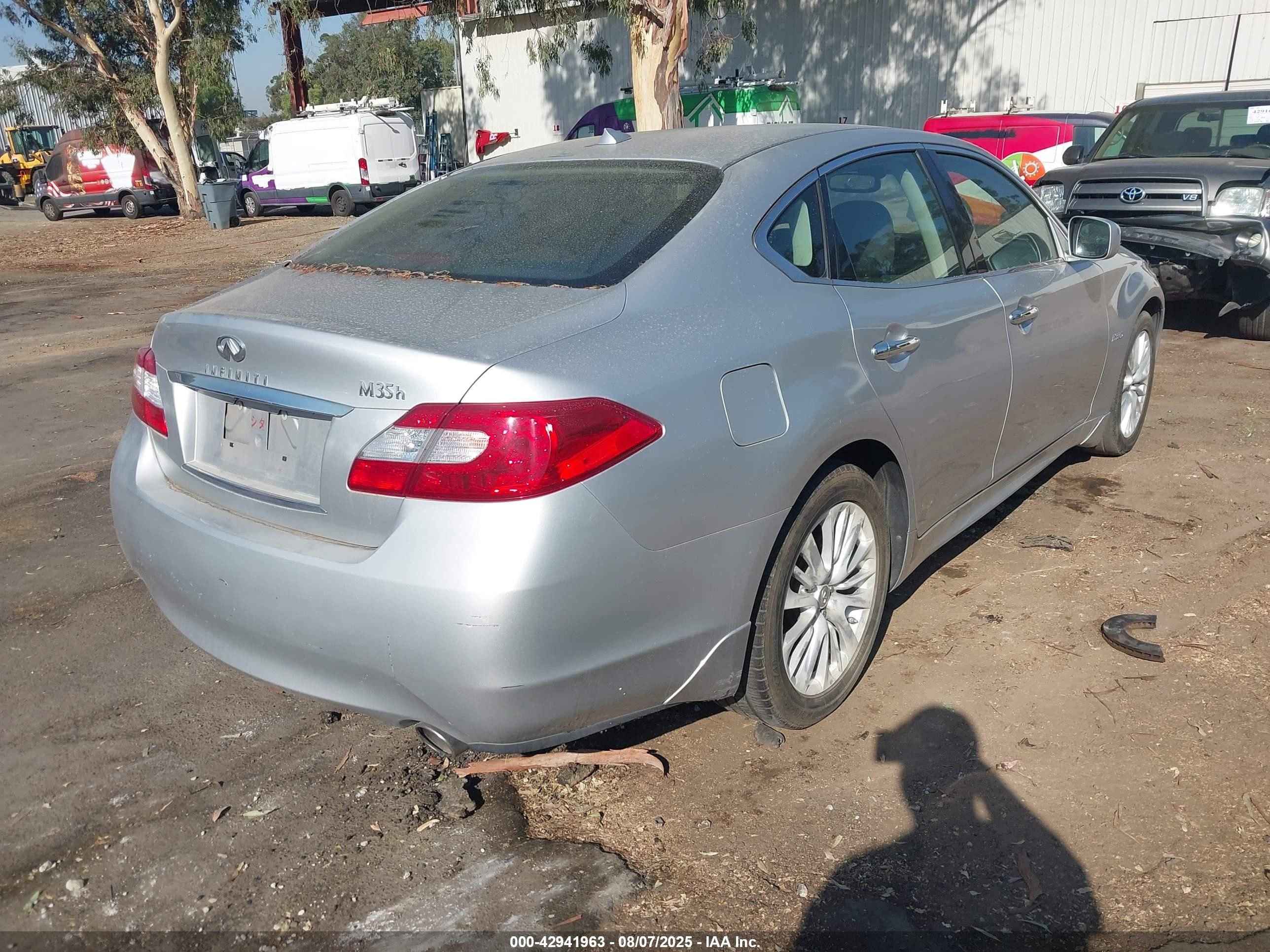 2012 Infiniti M35h   Silver vin: JN1EY1AP2CM910328