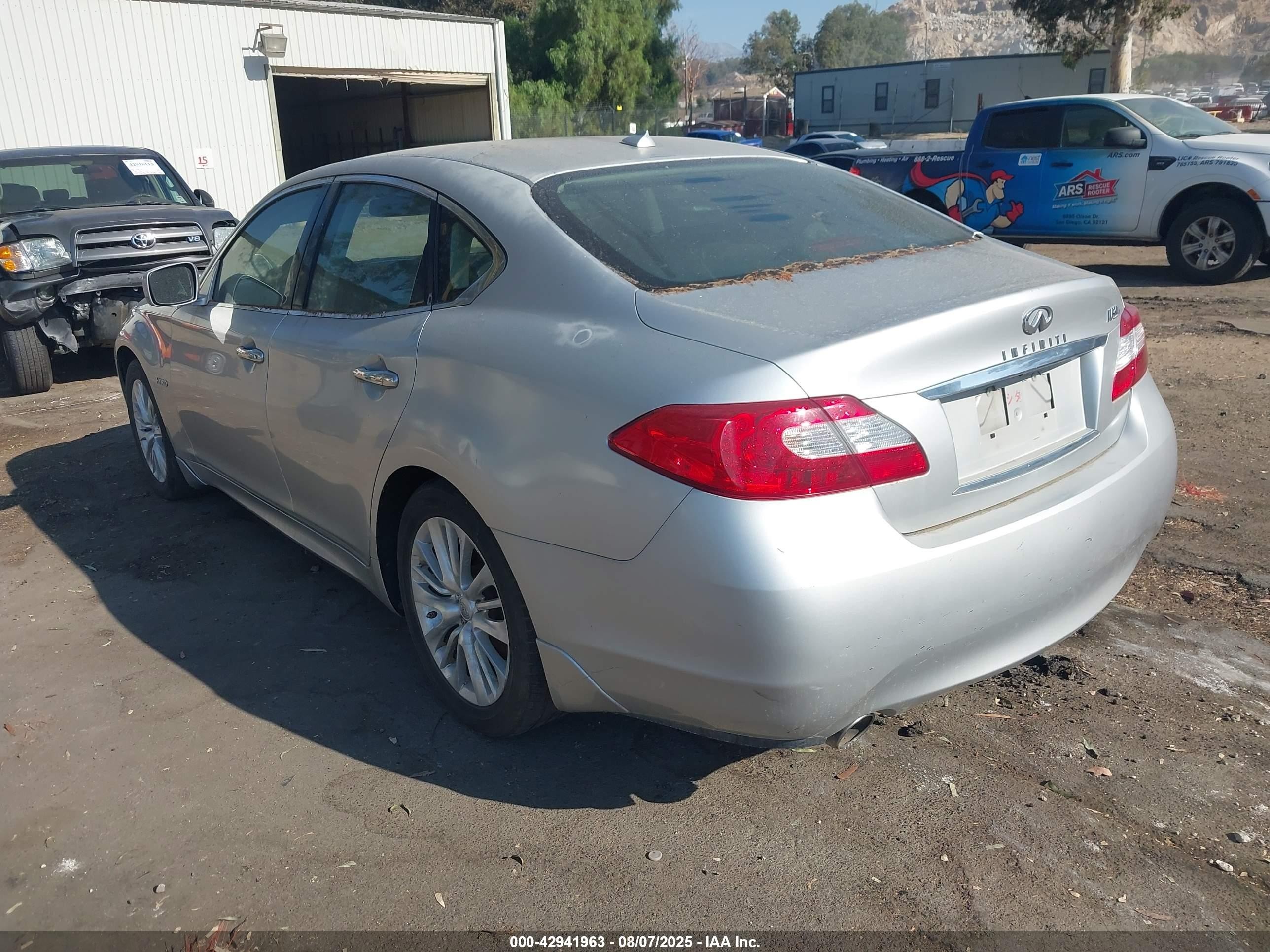 2012 Infiniti M35h   Silver vin: JN1EY1AP2CM910328