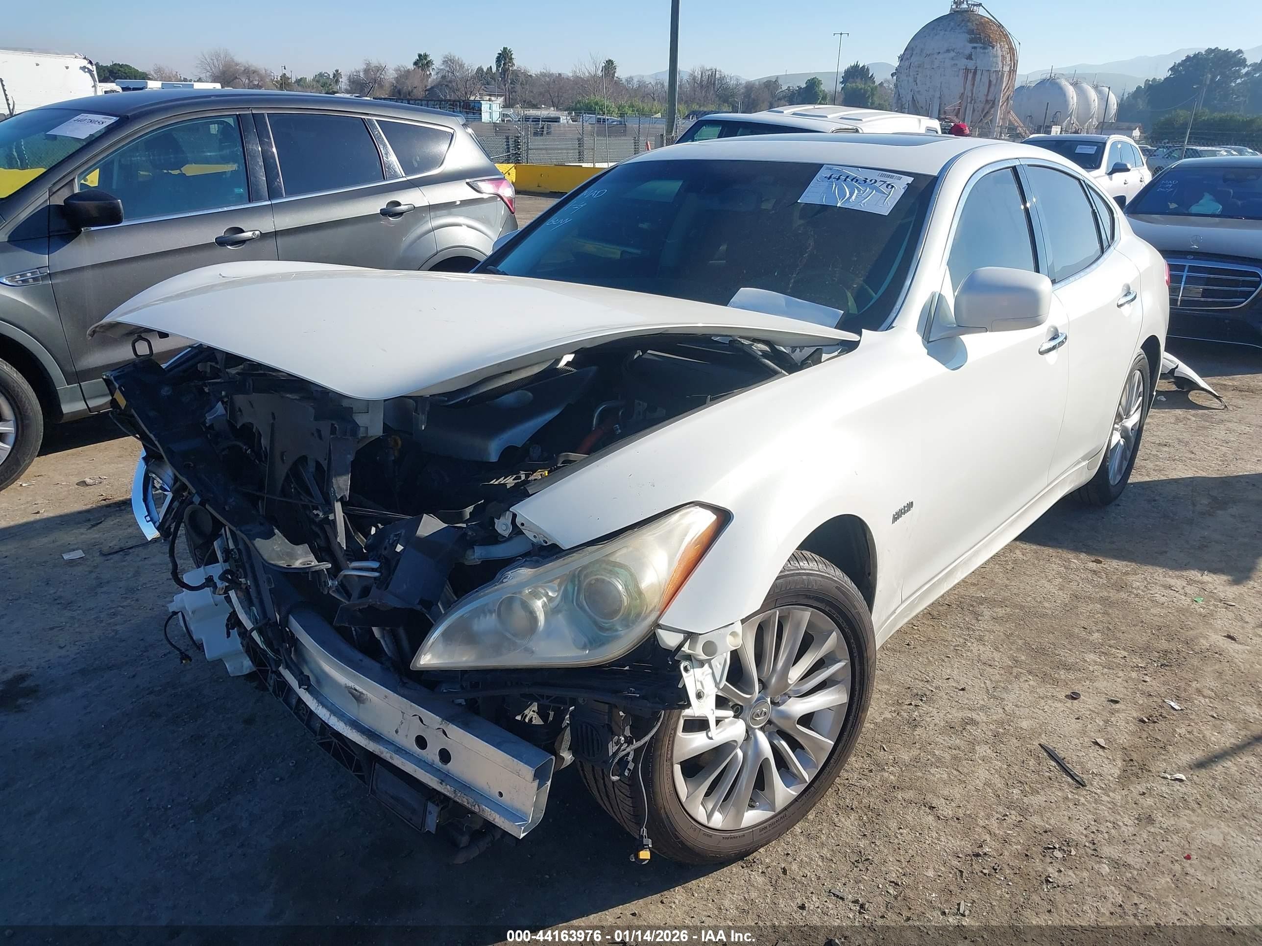 2012 Infiniti M35h   Белый vin: JN1EY1AP2CM910720