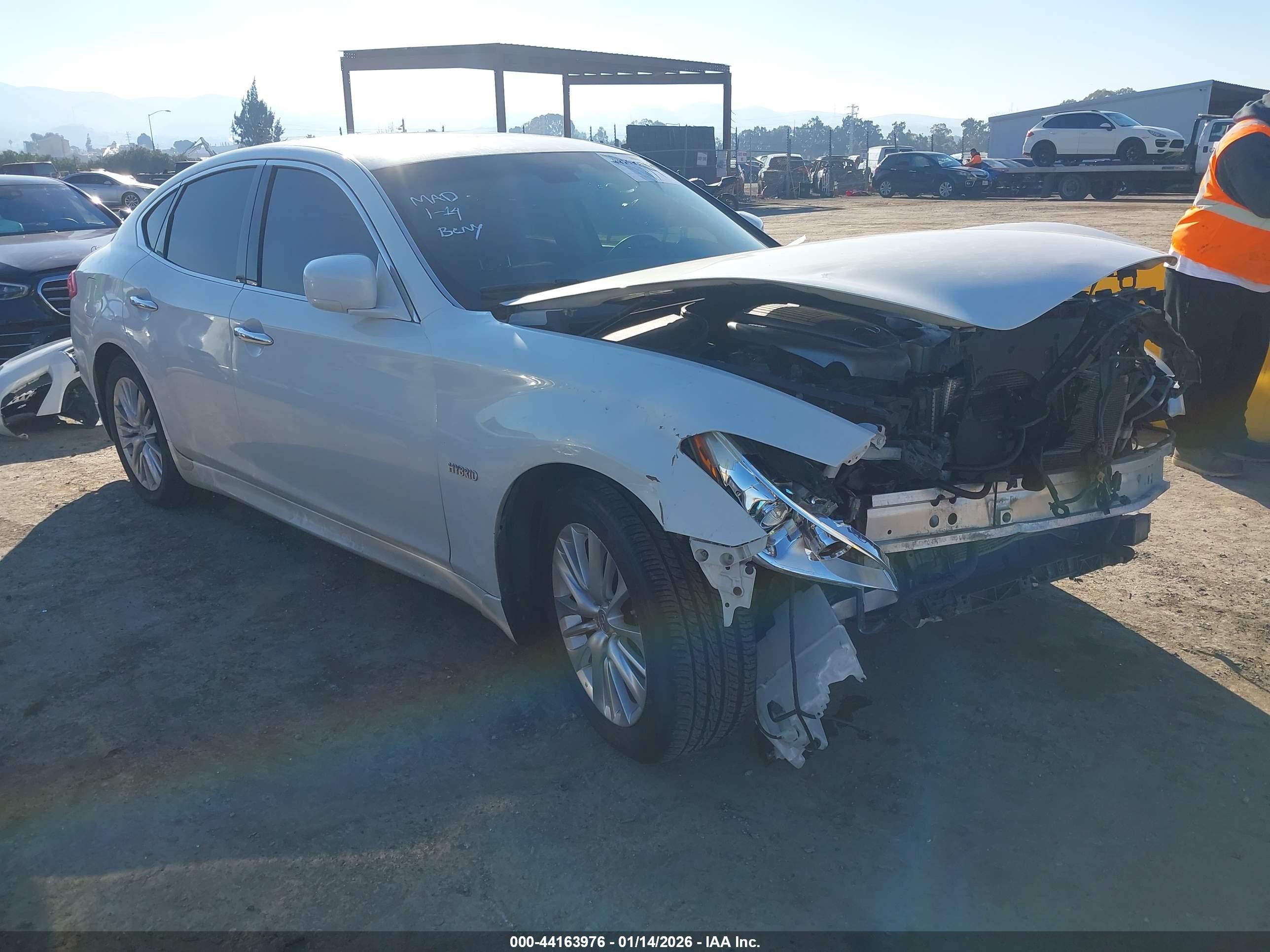 2012 Infiniti M35h   White vin: JN1EY1AP2CM910720
