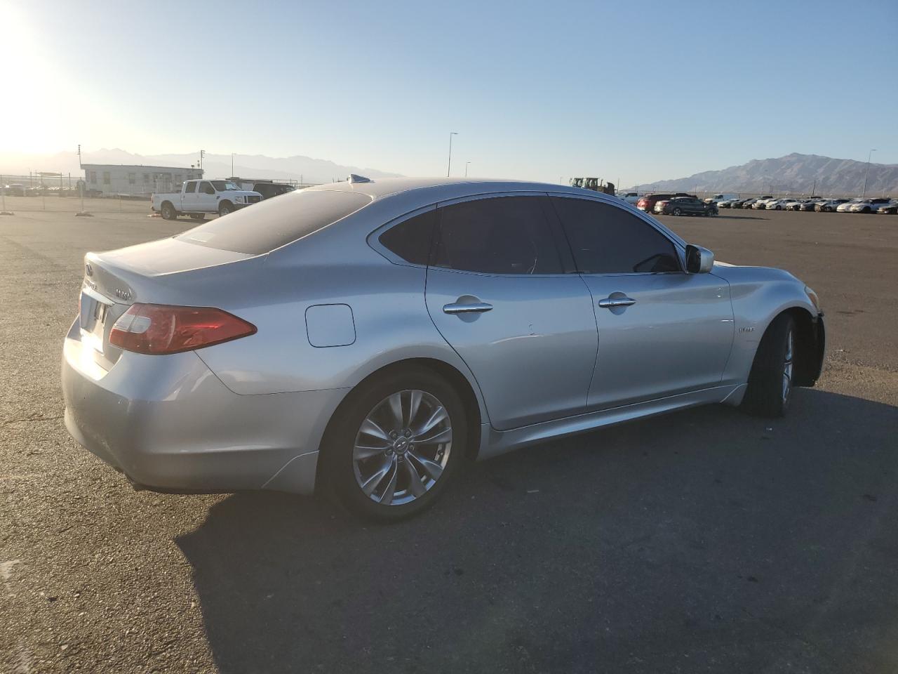 2012 Infiniti M35h Серебряный vin: JN1EY1AP7CM910339