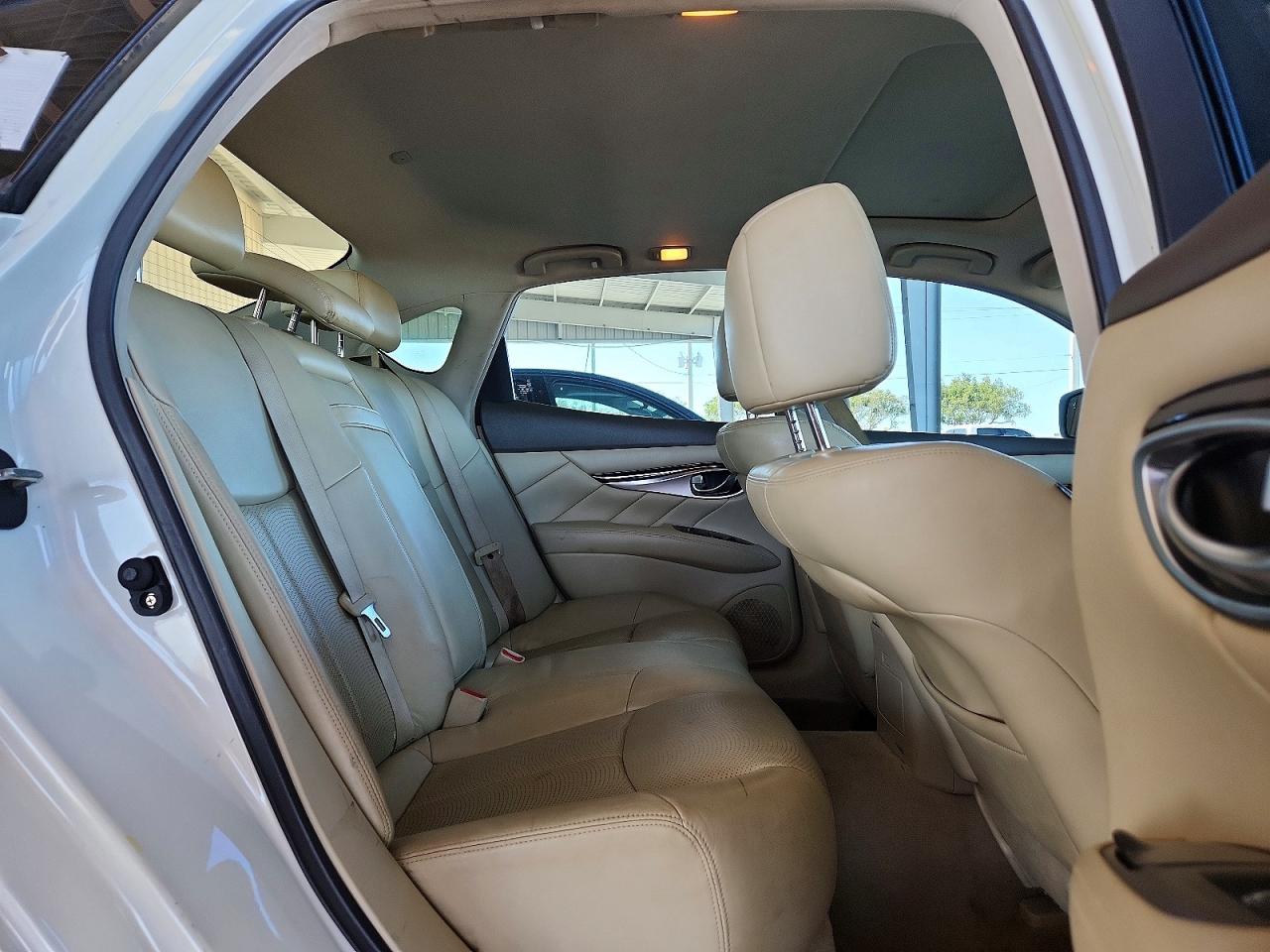 2012 Infiniti M35h White vin: JN1EY1AP7CM910566