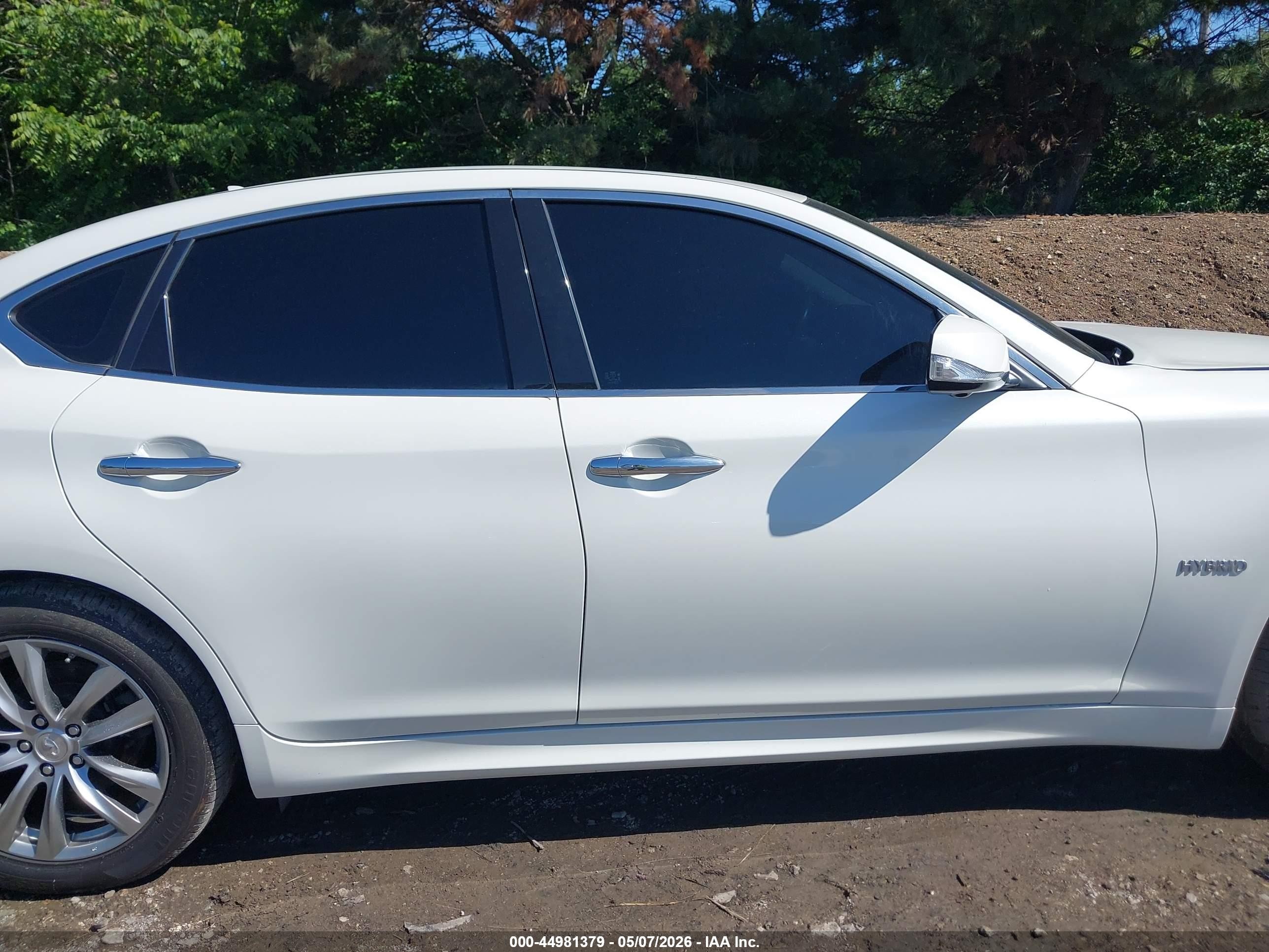 2016 Infiniti Q70h   Белый vin: JN1EY1AP7GM470015