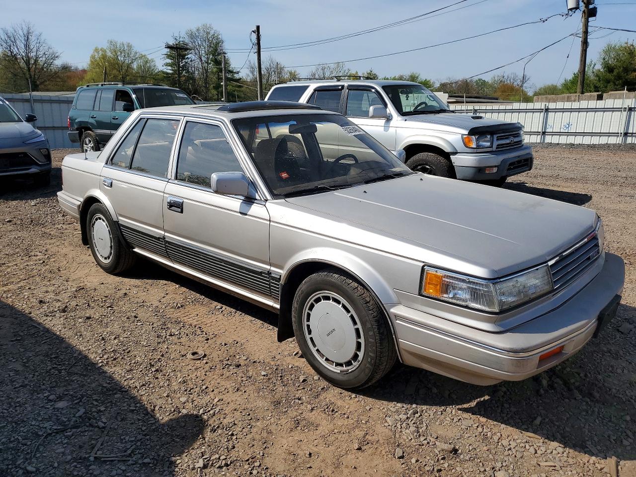 1987 Niss Maxima Silver vin: JN1HU11P2HT334892