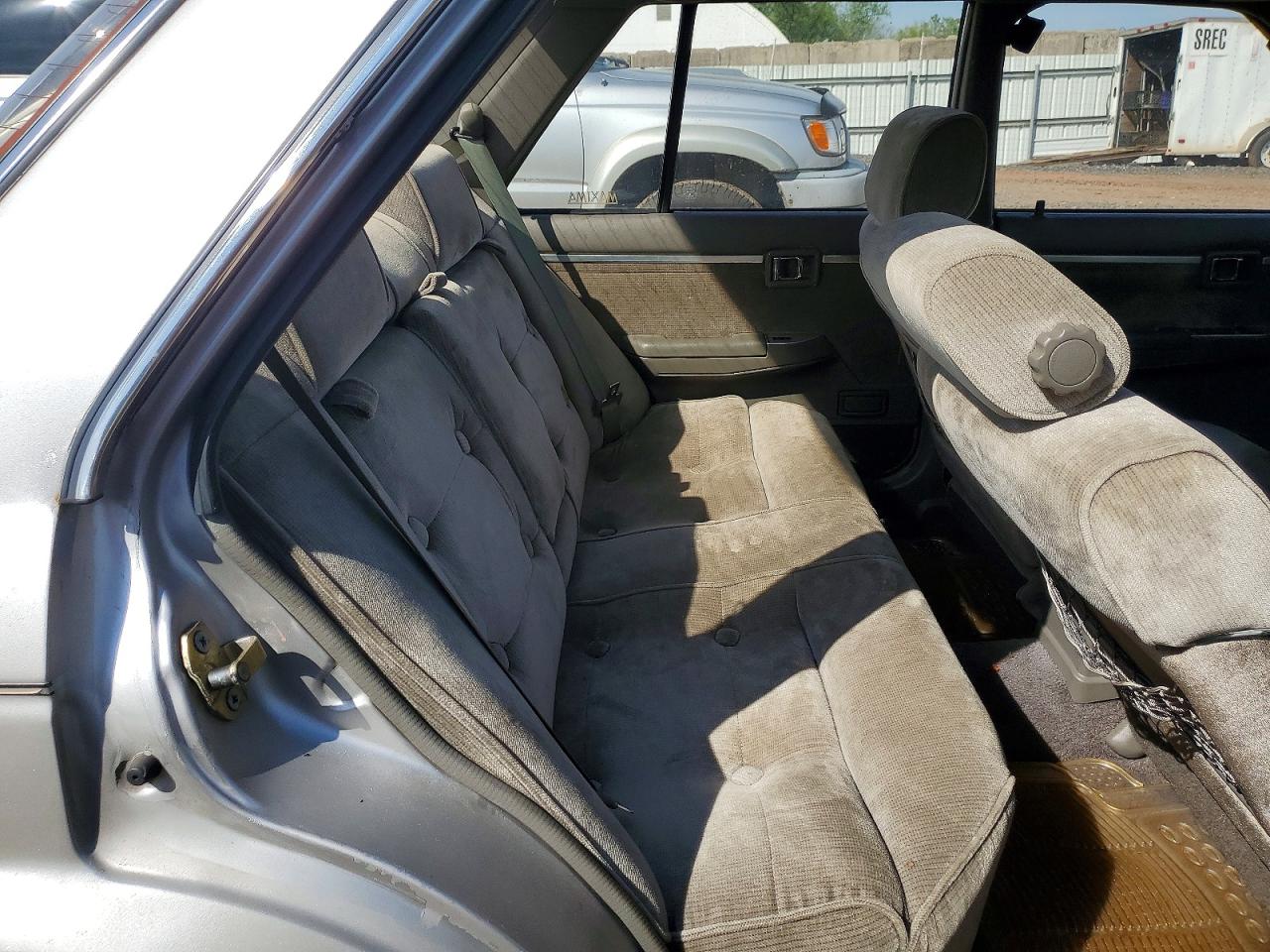 1987 Niss Maxima Silver vin: JN1HU11P2HT334892