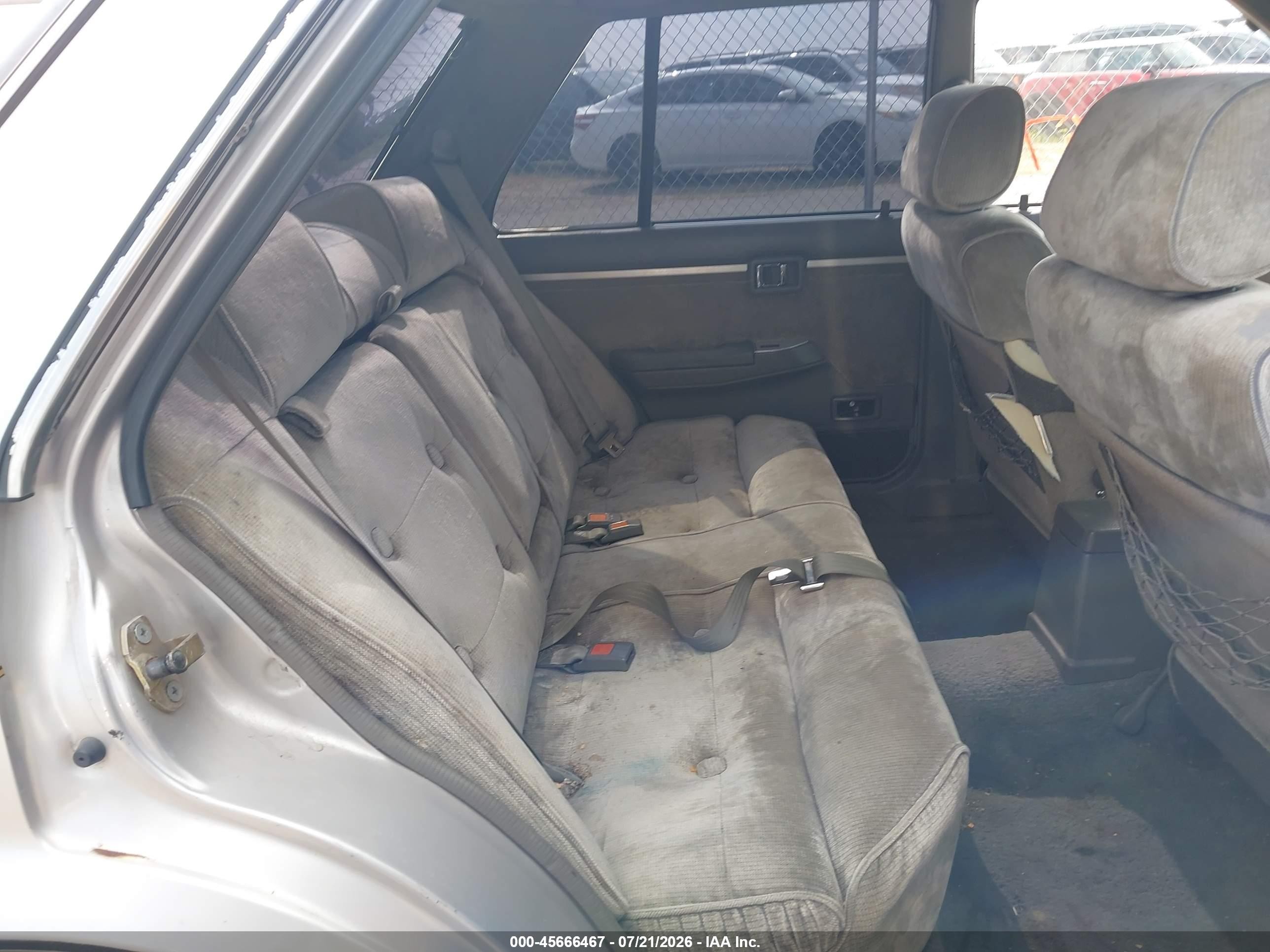 1987 Nissan Maxima   Silver vin: JN1HU11S4HT222907