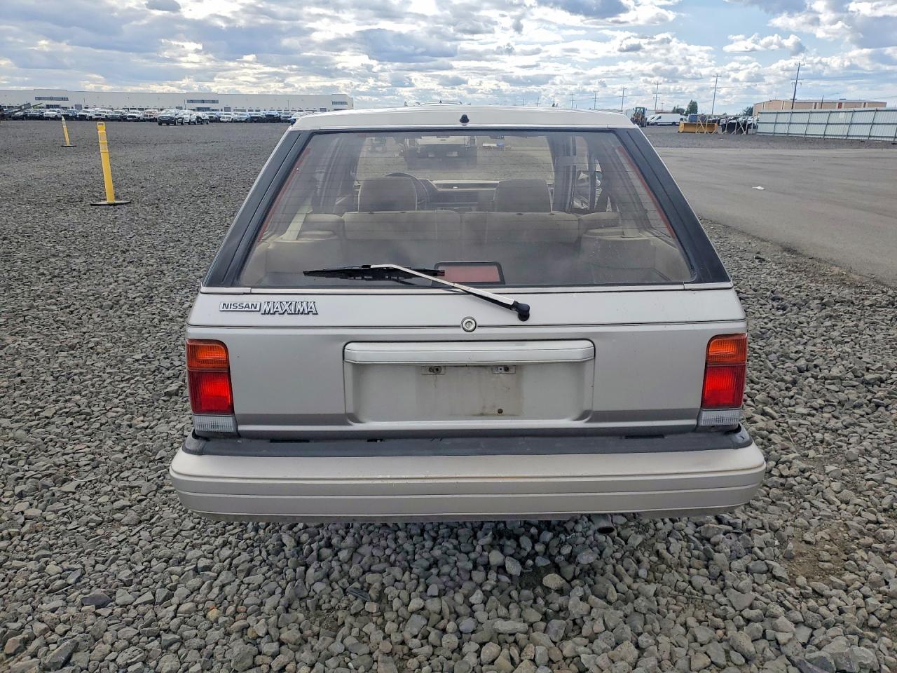 1987 Nissan Maxima Gxe Silver vin: JN1HU15P0HX066170