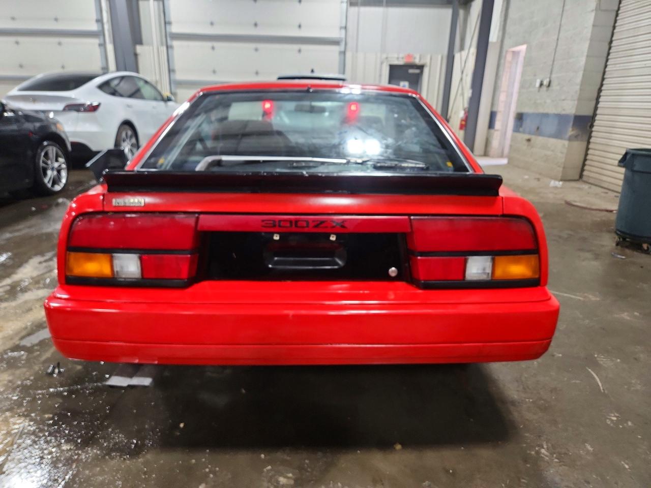 1986 Nissan 300zx Base Красный vin: JN1HZ14SXGX150955