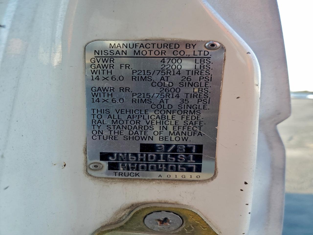 1987 Niss D21 Silver vin: JN6HD16S1HW004067