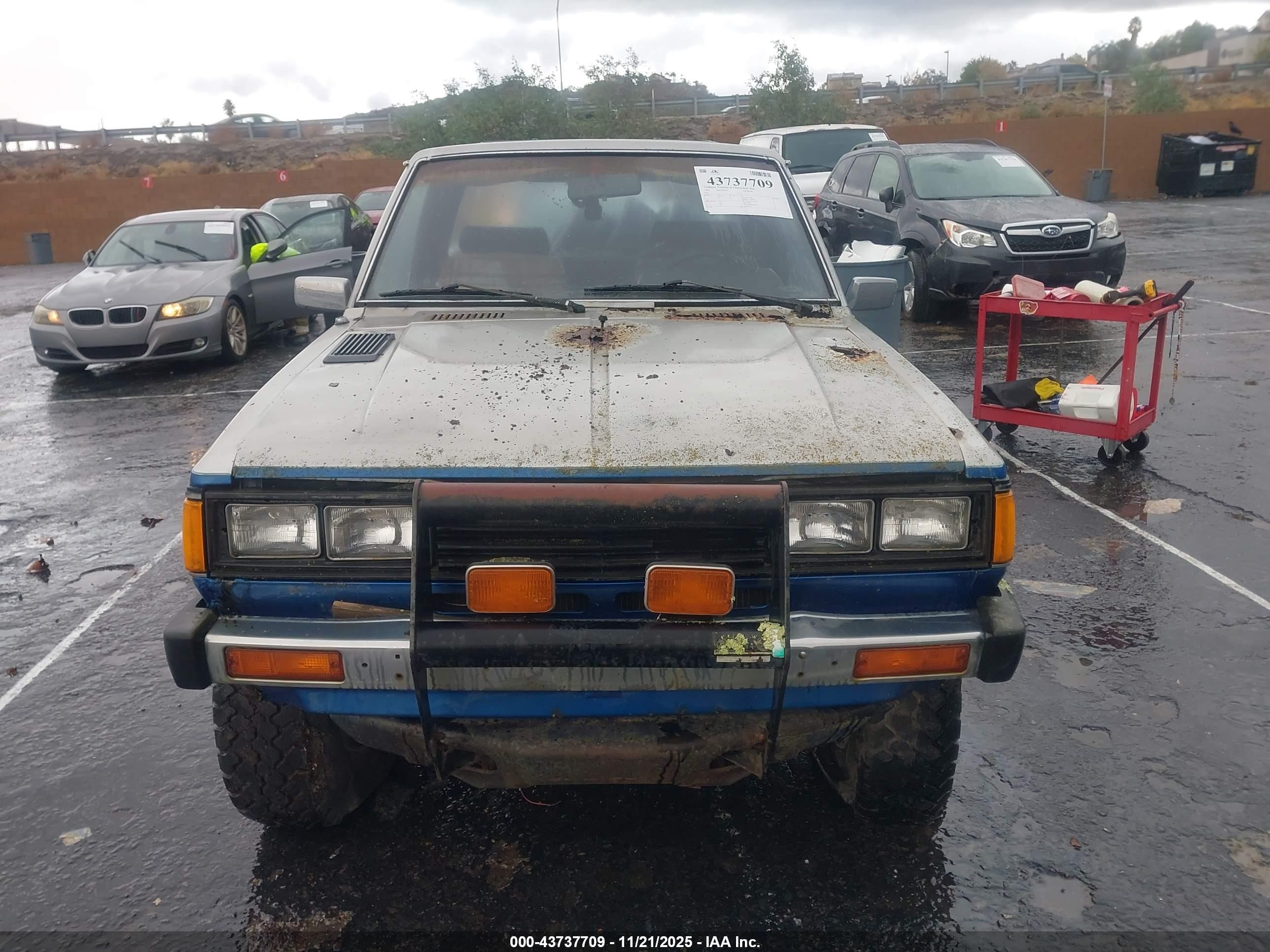 1982 Datsun 720 King Cab Blue vin: JN6MD06Y7CW113140