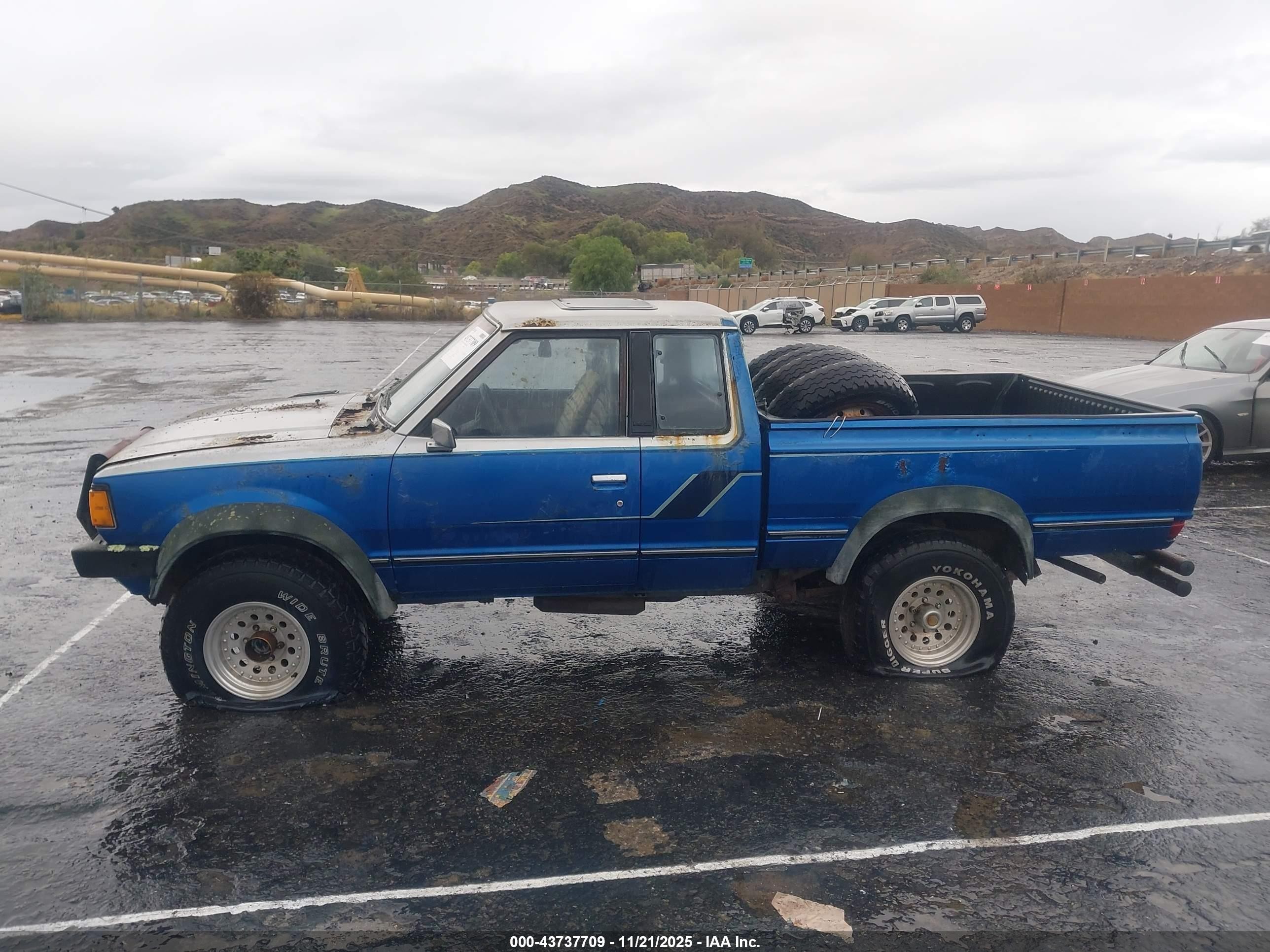 1982 Datsun 720 King Cab Blue vin: JN6MD06Y7CW113140