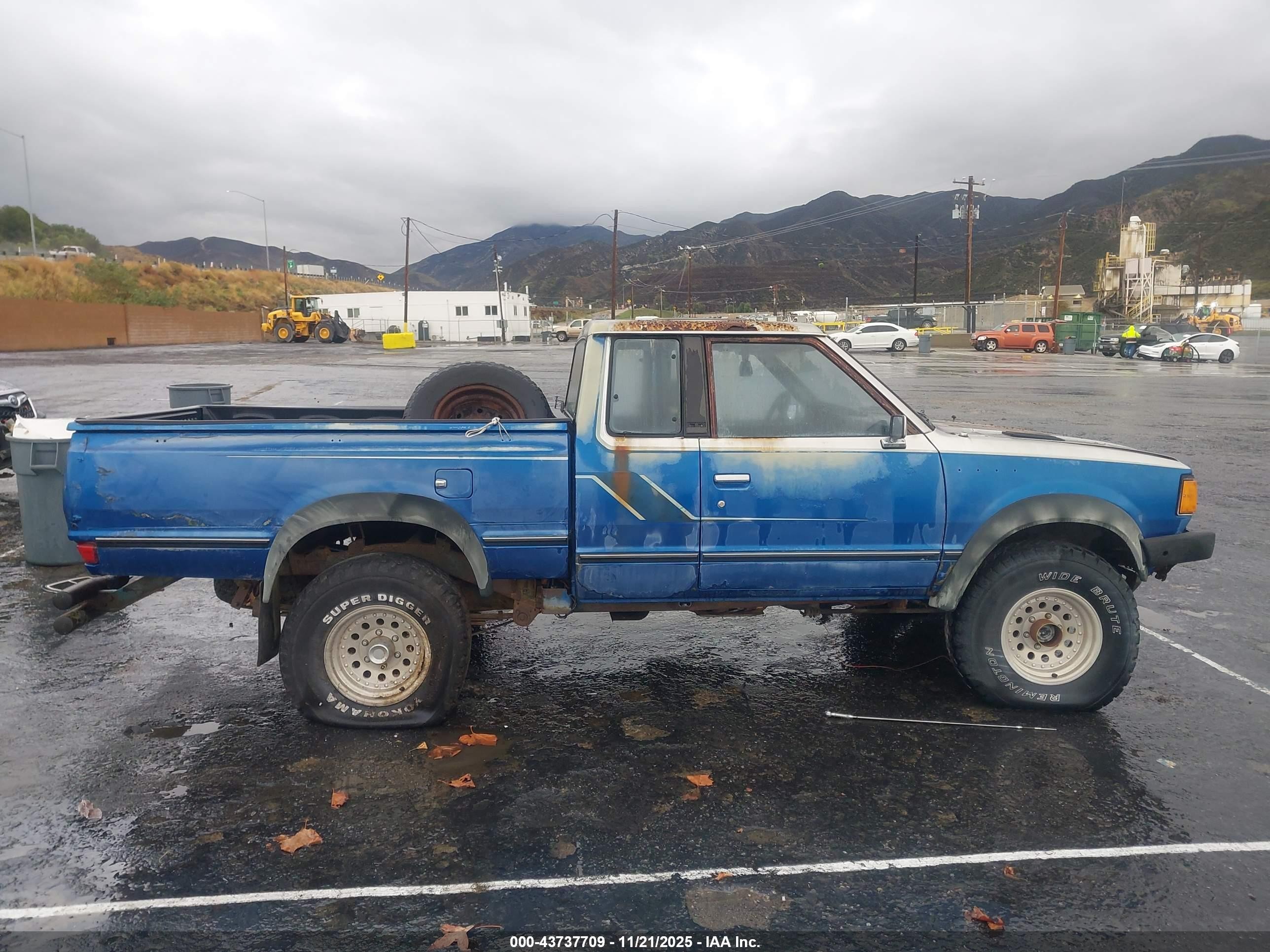 1982 Datsun 720 King Cab Blue vin: JN6MD06Y7CW113140