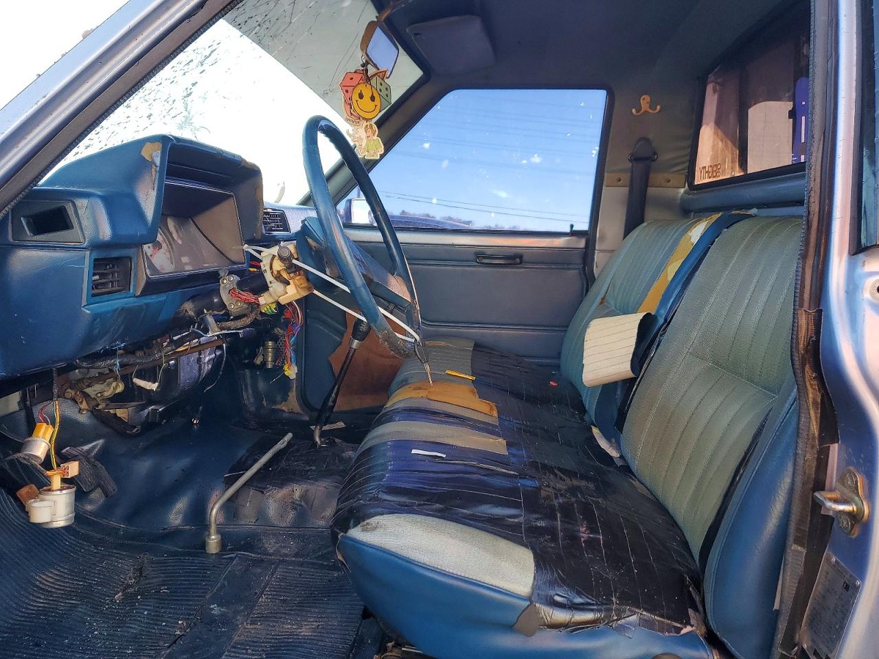 1985 Nissan 720 Blue vin: JN6ND01S1FW017564