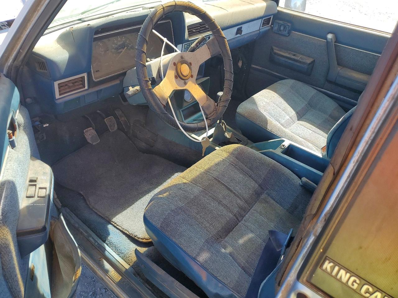 1985 Nissan 720 Blue vin: JN6ND06S5FW016488