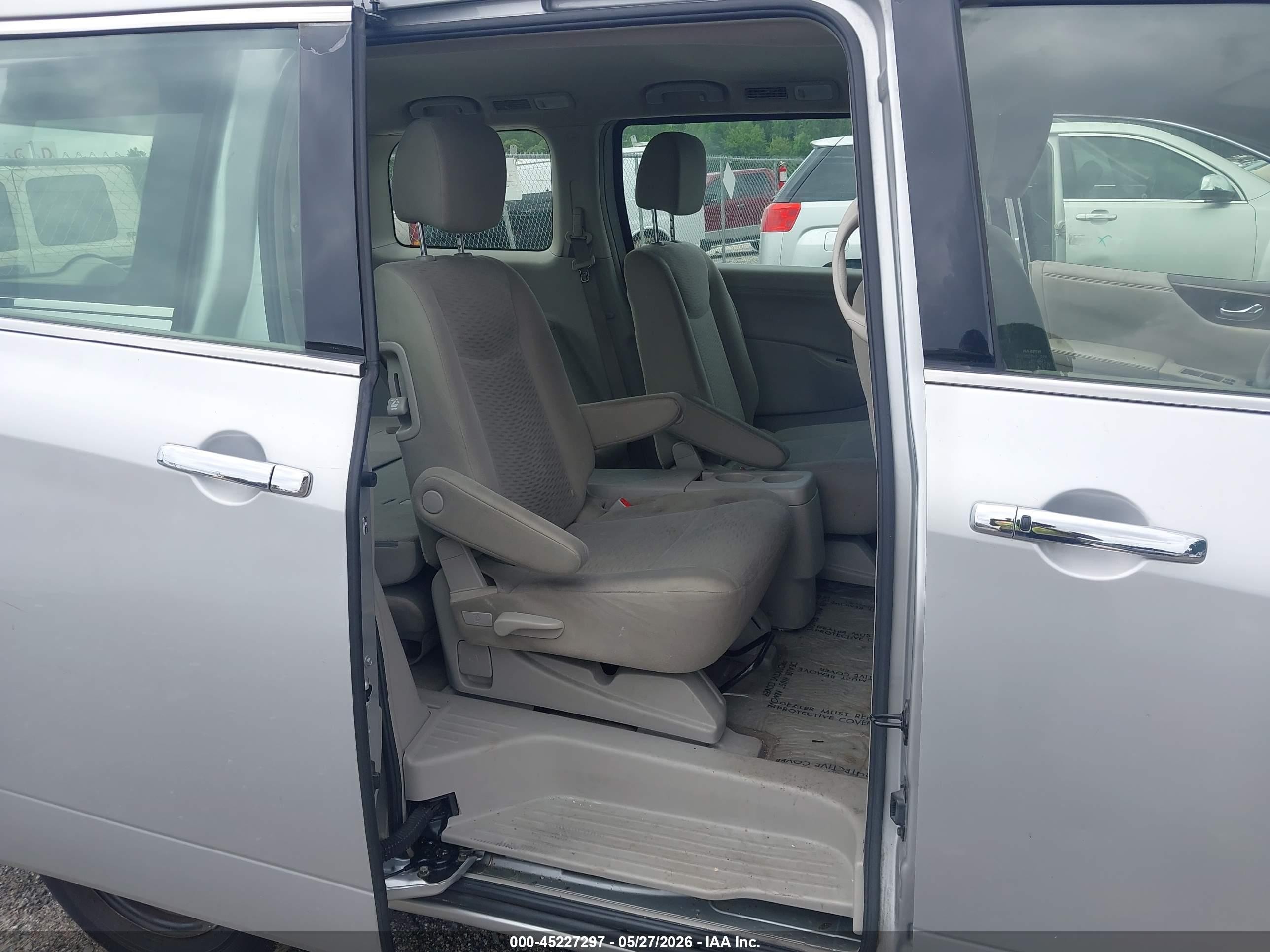 2015 Nissan Quest S Silver vin: JN8AE2KP0F9124936