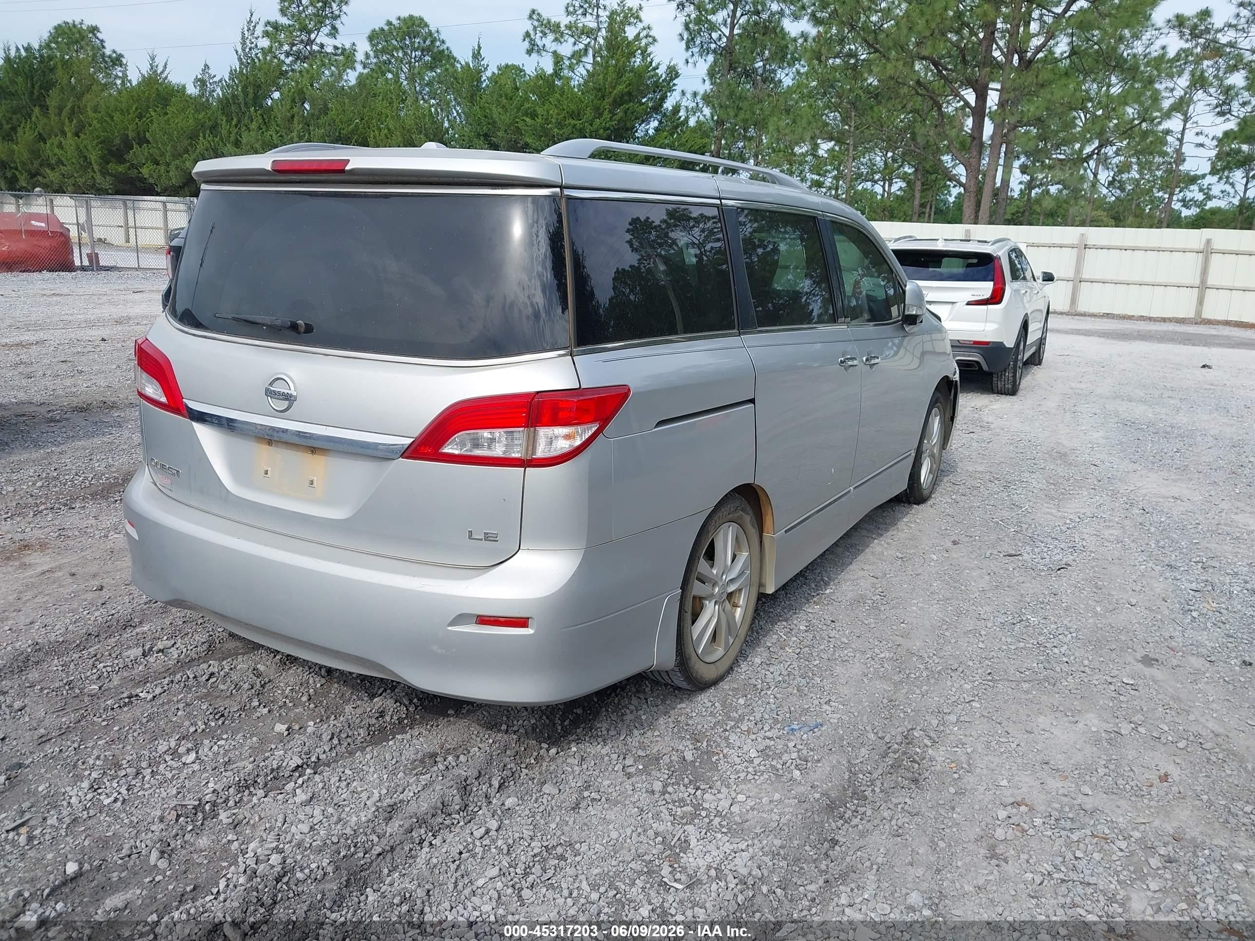 2013 Nissan Quest Le Silver vin: JN8AE2KP1D9066512