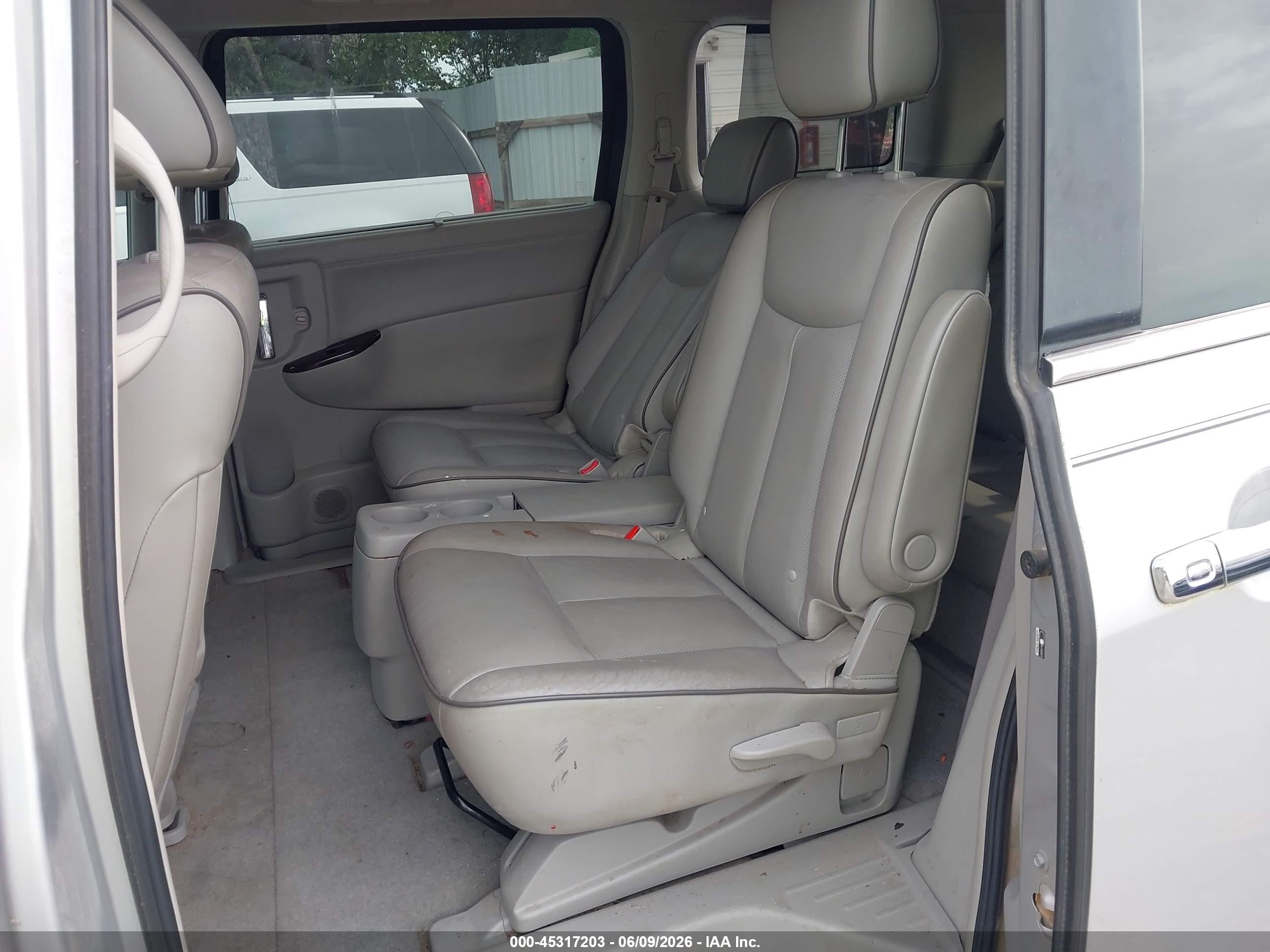 2013 Nissan Quest Le Silver vin: JN8AE2KP1D9066512