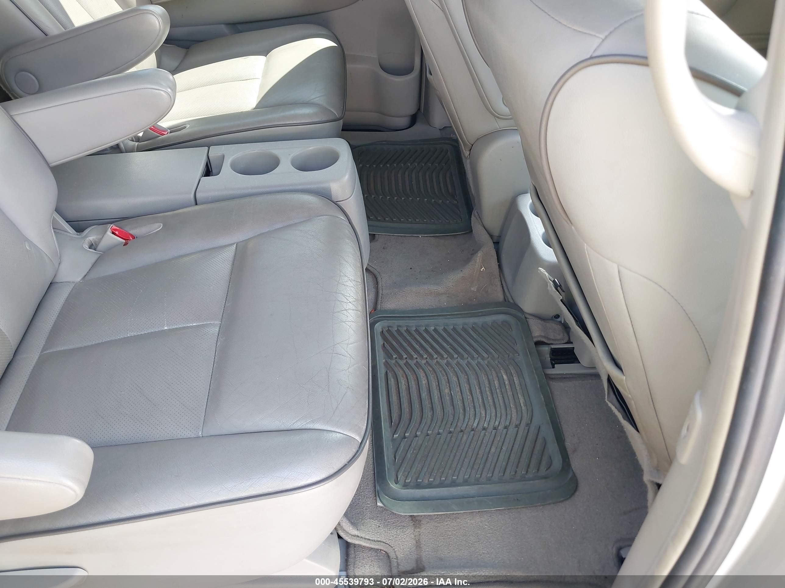 2012 Nissan Quest Sv Silver vin: JN8AE2KP2C9047594