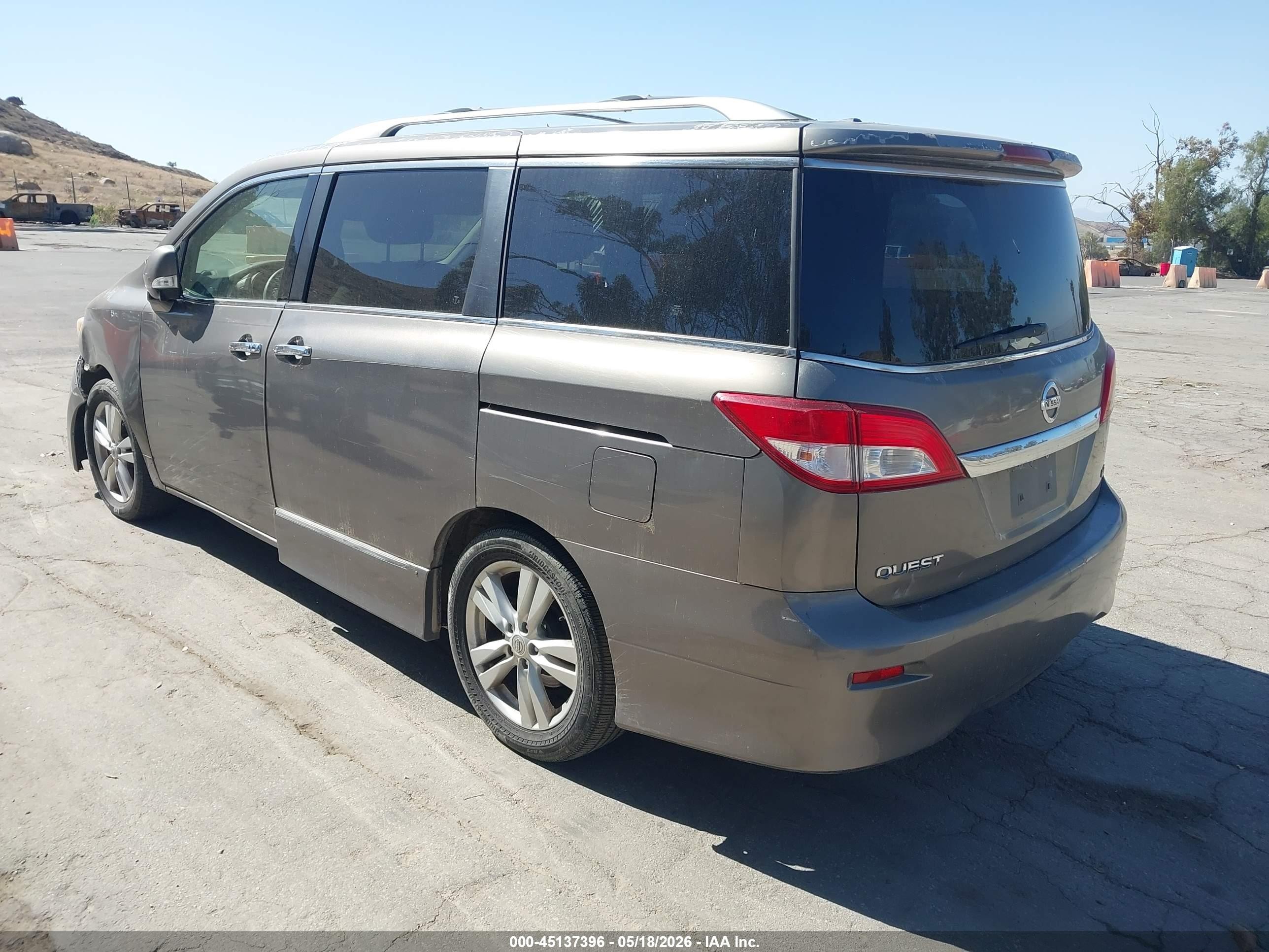 2014 Nissan Quest Le Серый vin: JN8AE2KP2E9100605