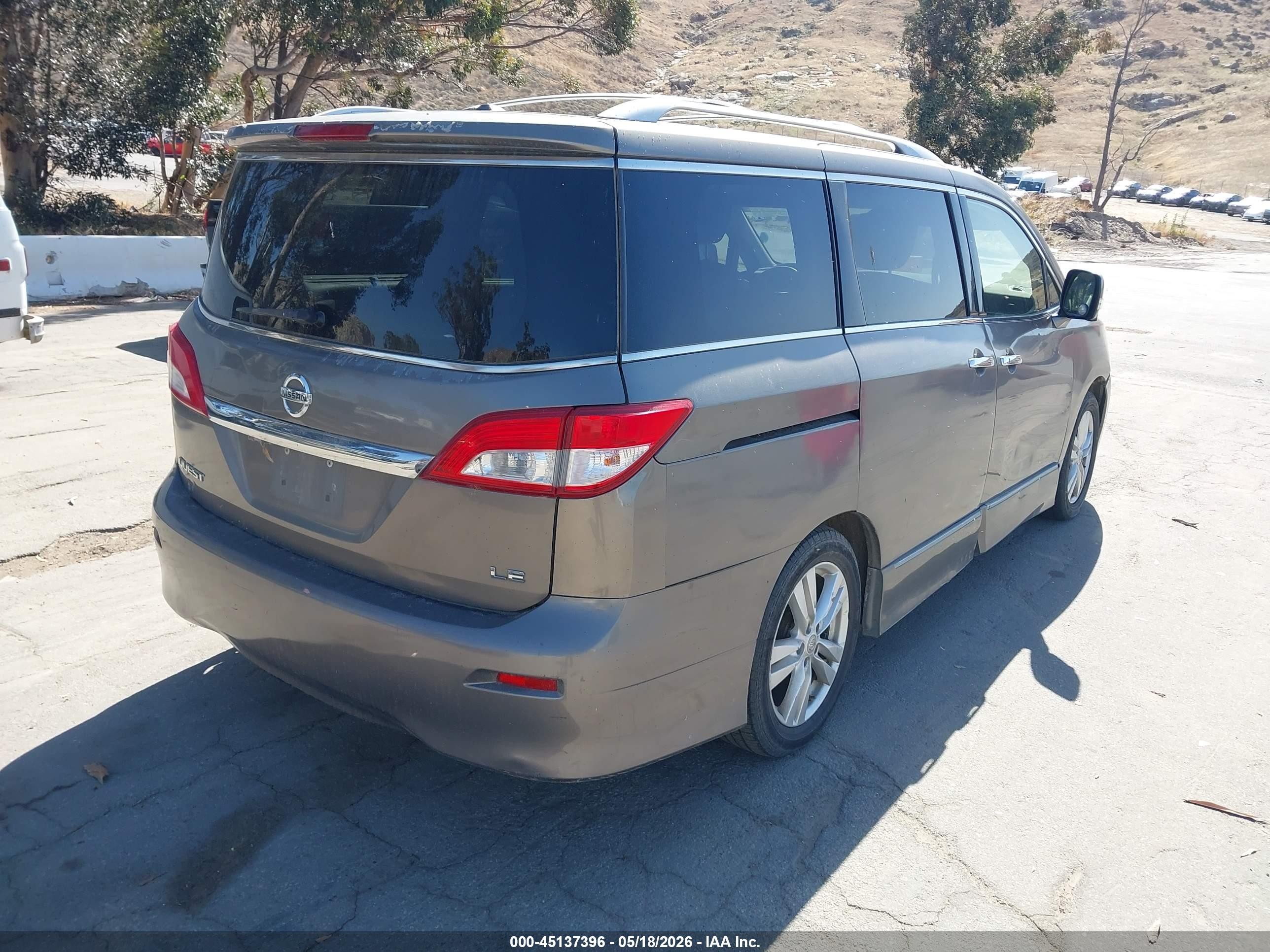 2014 Nissan Quest Le Серый vin: JN8AE2KP2E9100605
