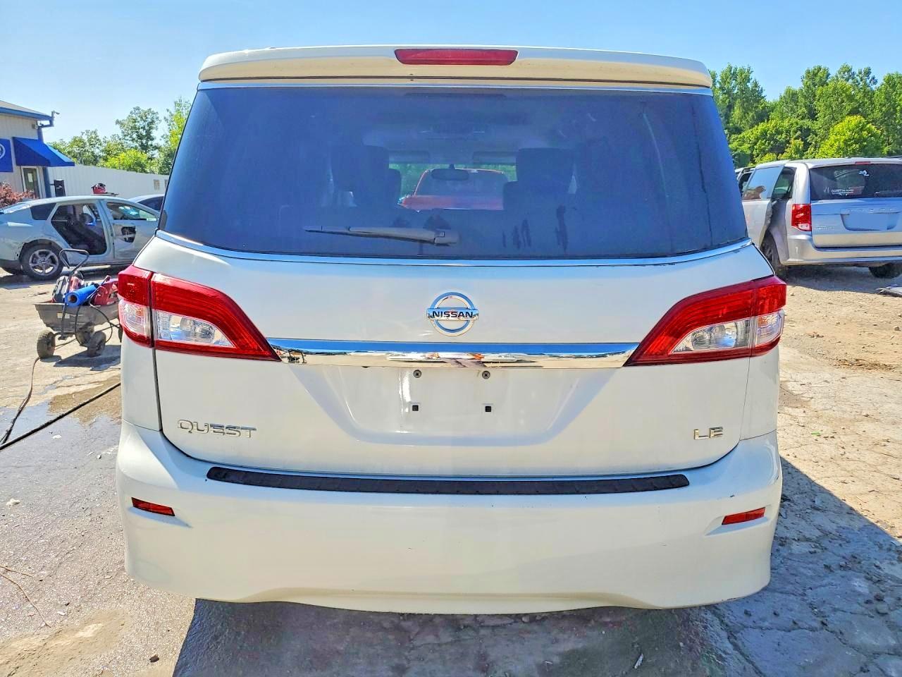 2014 Nissan Quest 3.5 Le White vin: JN8AE2KP2E9107490
