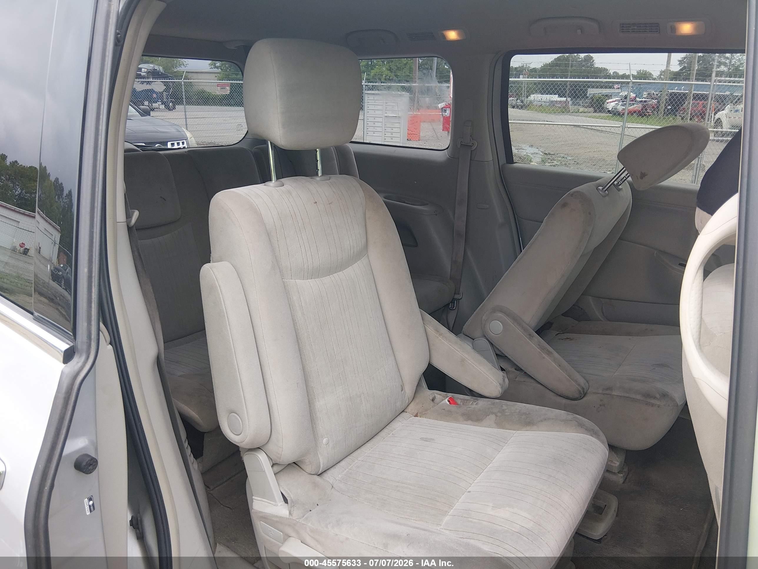 2015 Nissan Quest Sv Silver vin: JN8AE2KP2F9131063