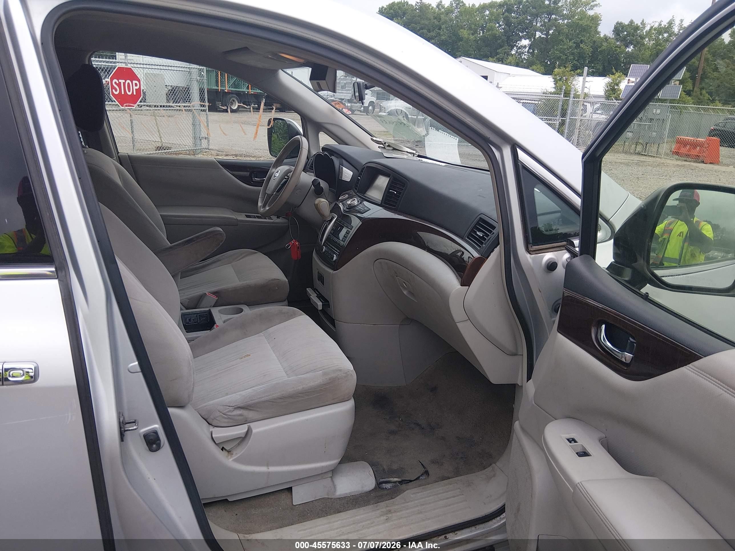 2015 Nissan Quest Sv Silver vin: JN8AE2KP2F9131063