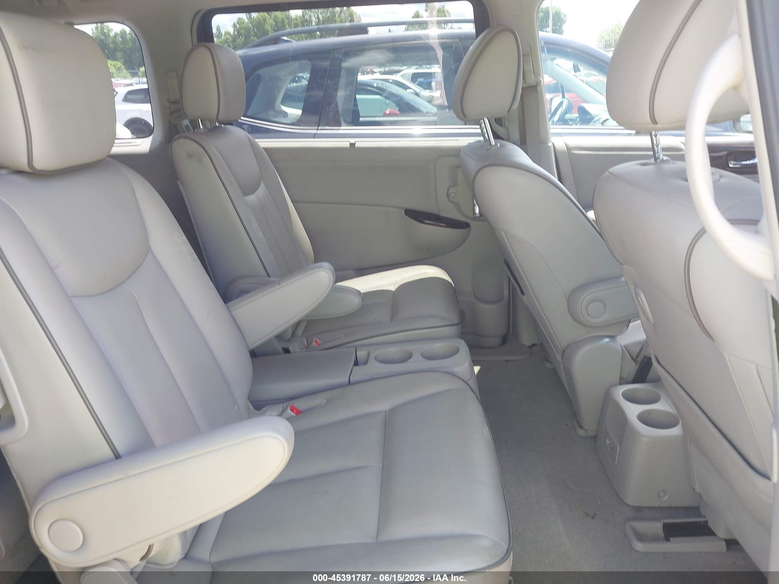 2011 Nissan Quest Le Серебряный vin: JN8AE2KP4B9005751