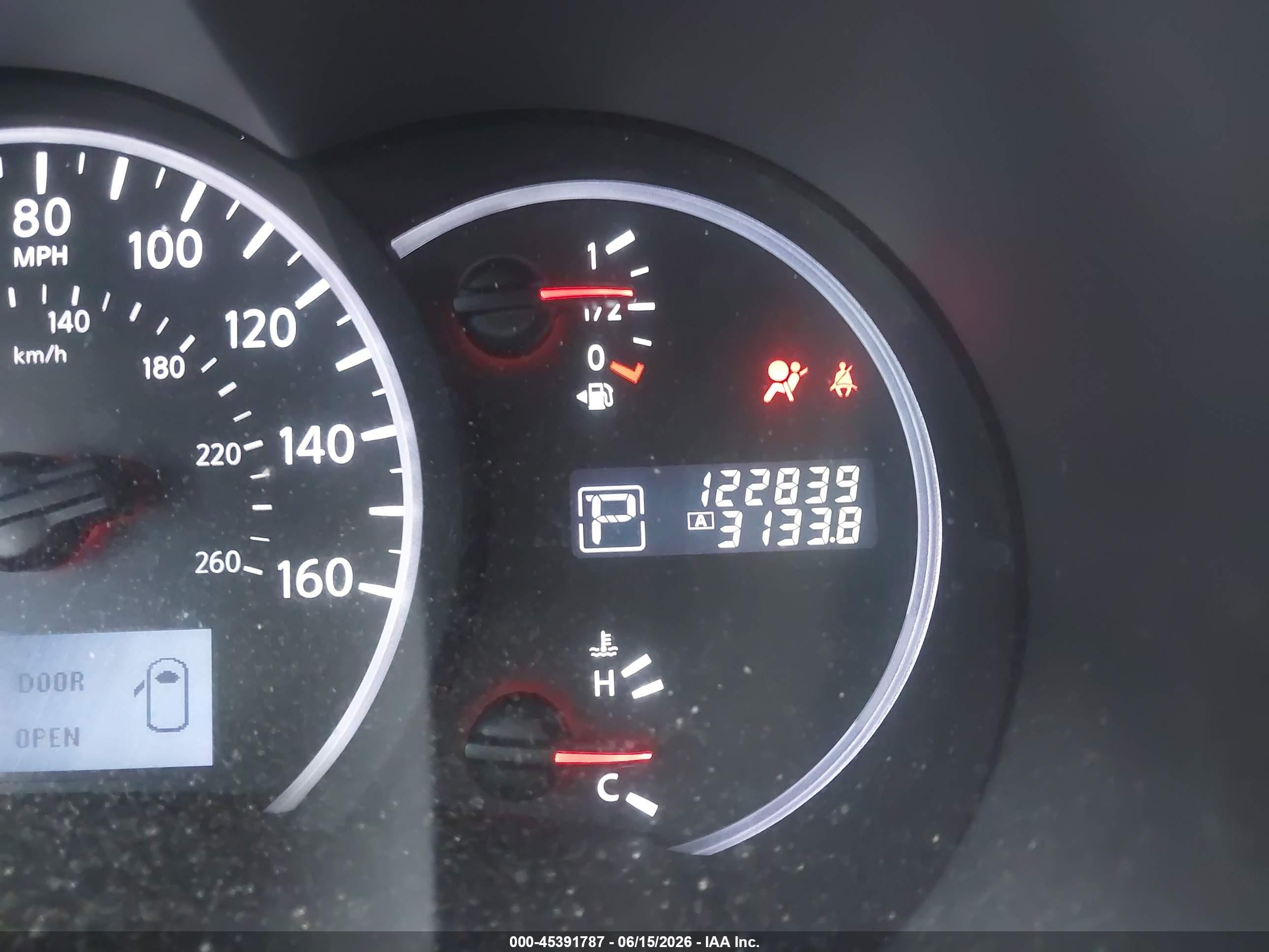 2011 Nissan Quest Le Серебряный vin: JN8AE2KP4B9005751