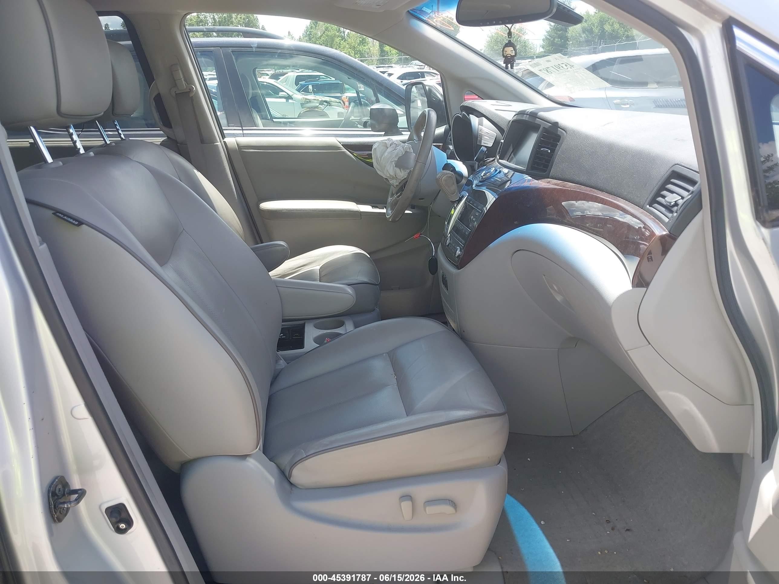 2011 Nissan Quest Le Серебряный vin: JN8AE2KP4B9005751