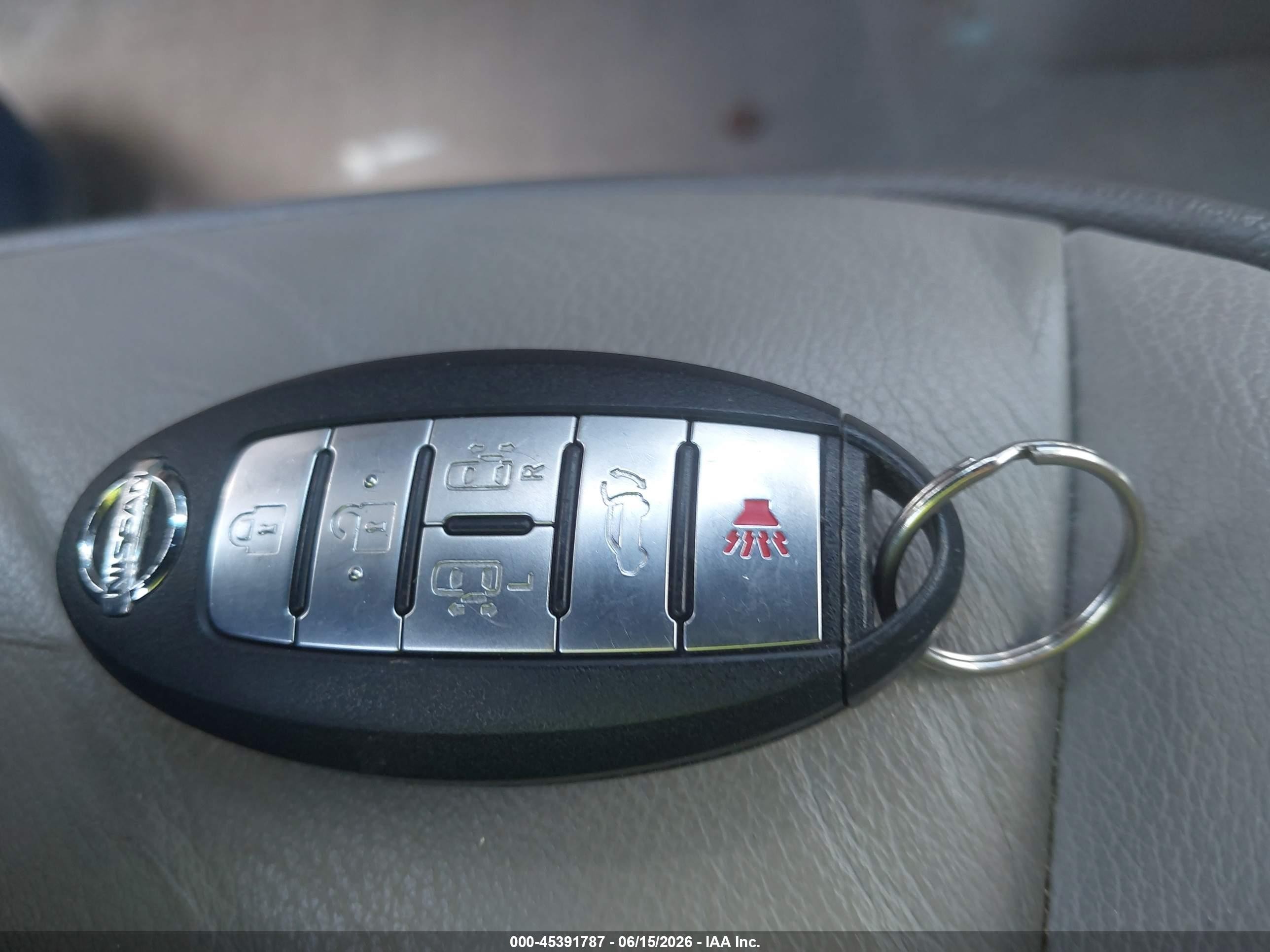 2011 Nissan Quest Le Серебряный vin: JN8AE2KP4B9005751
