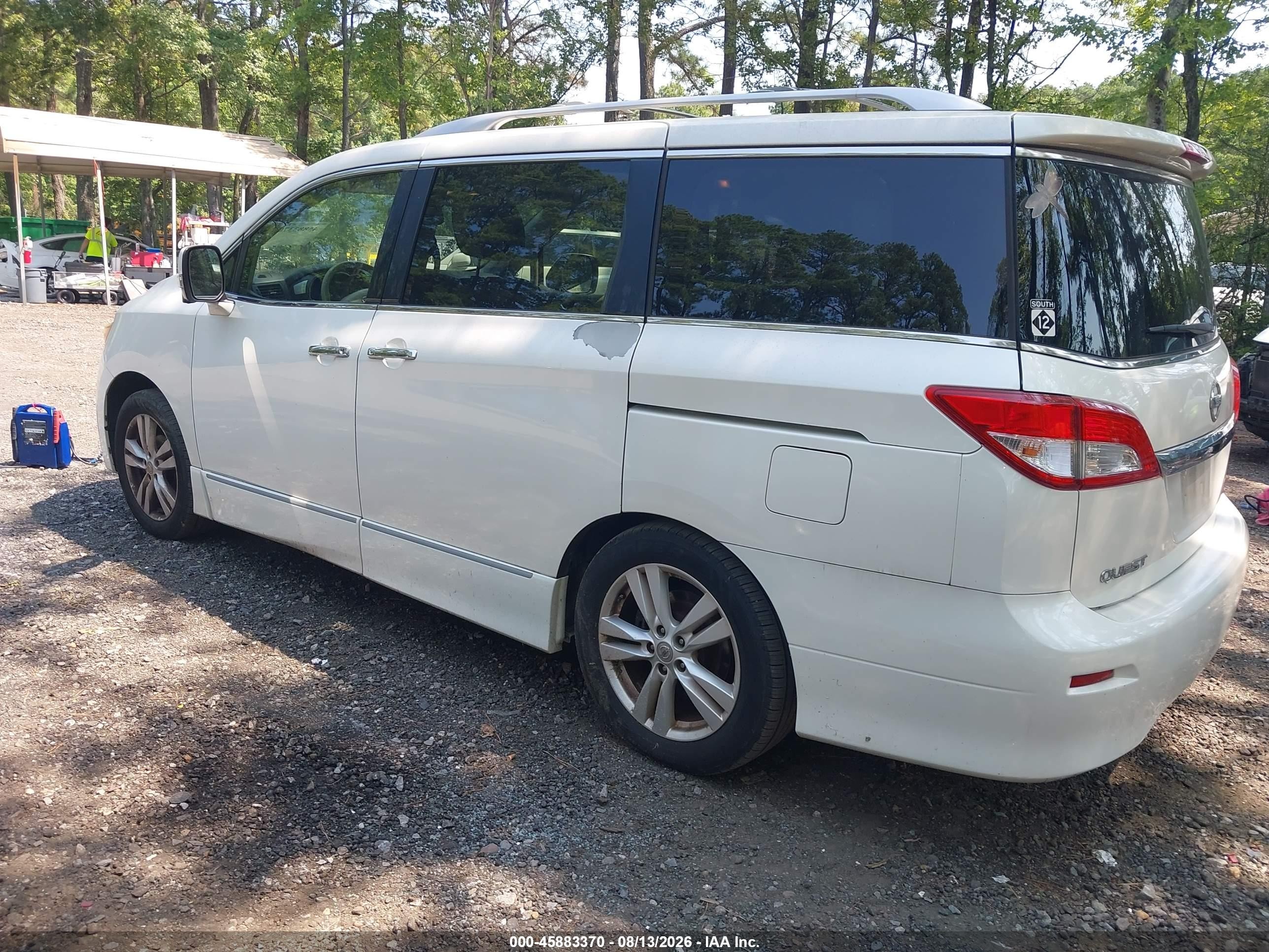2013 Nissan Quest Le Белый vin: JN8AE2KP4D9060655