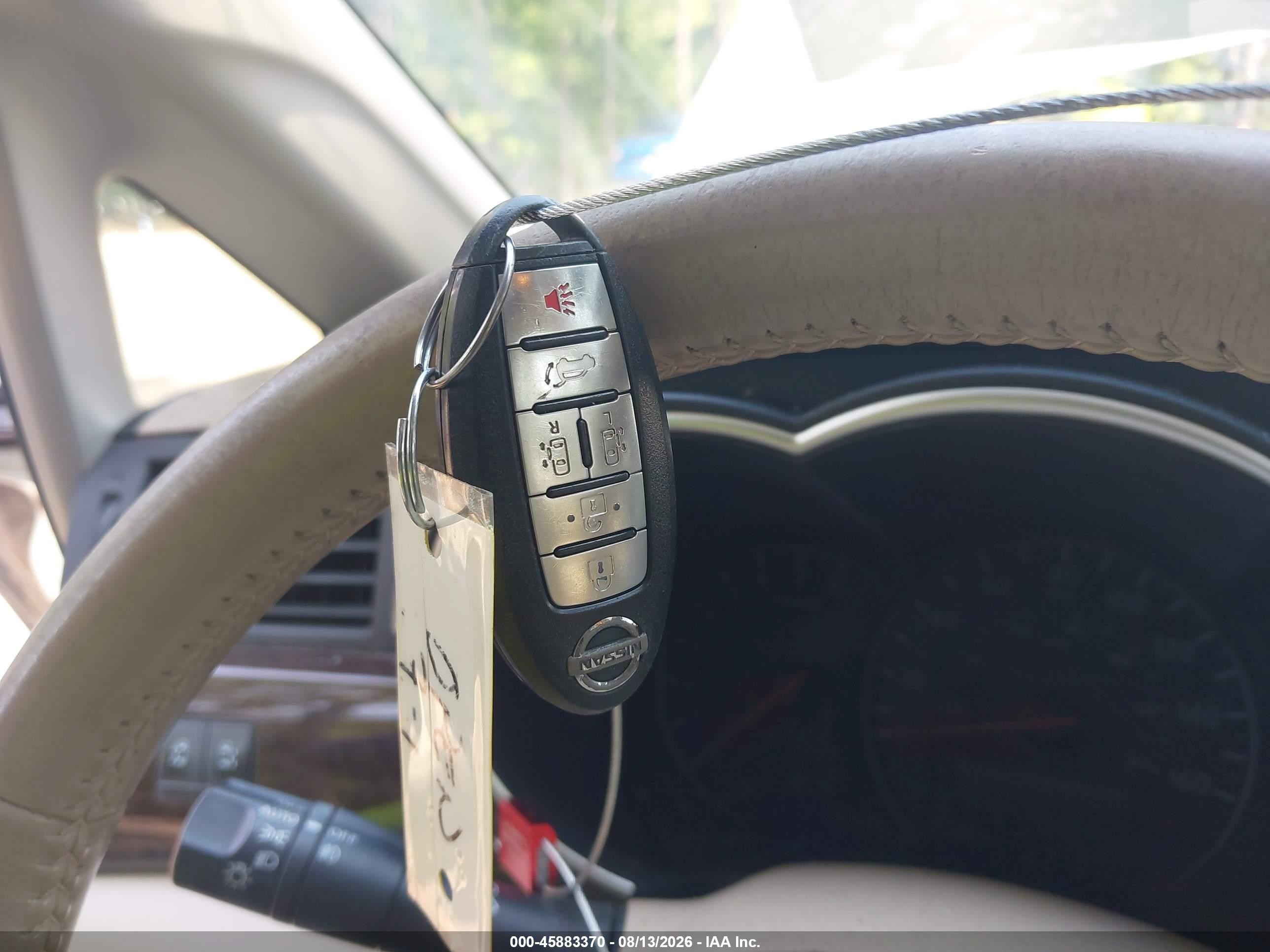 2013 Nissan Quest Le Белый vin: JN8AE2KP4D9060655