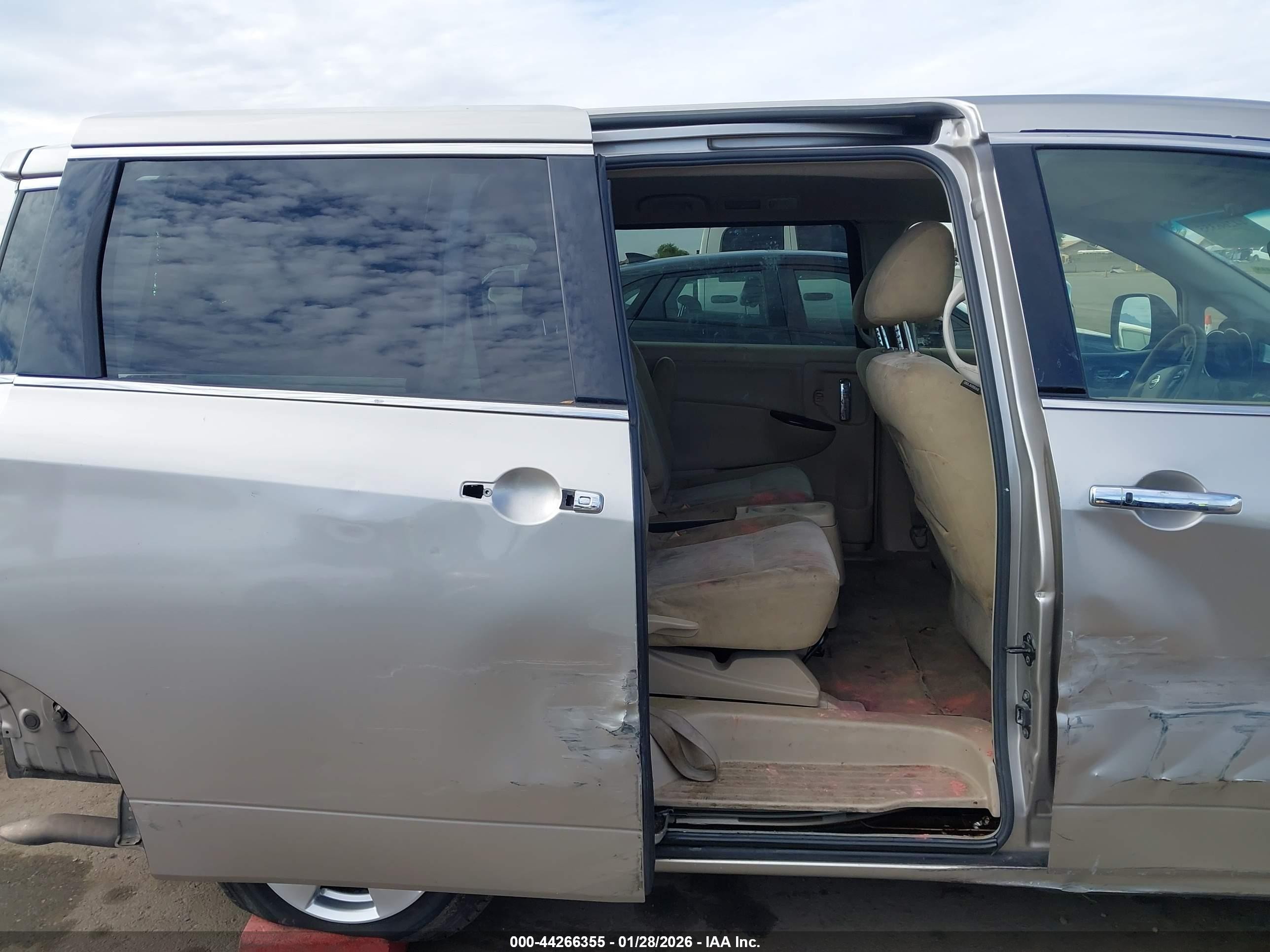 2013 Nissan Quest Sv Серый vin: JN8AE2KP5D9063810