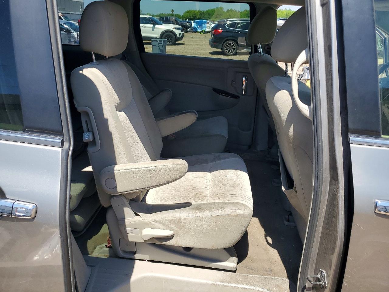 2012 Niss Quest Gray vin: JN8AE2KP6C9050787