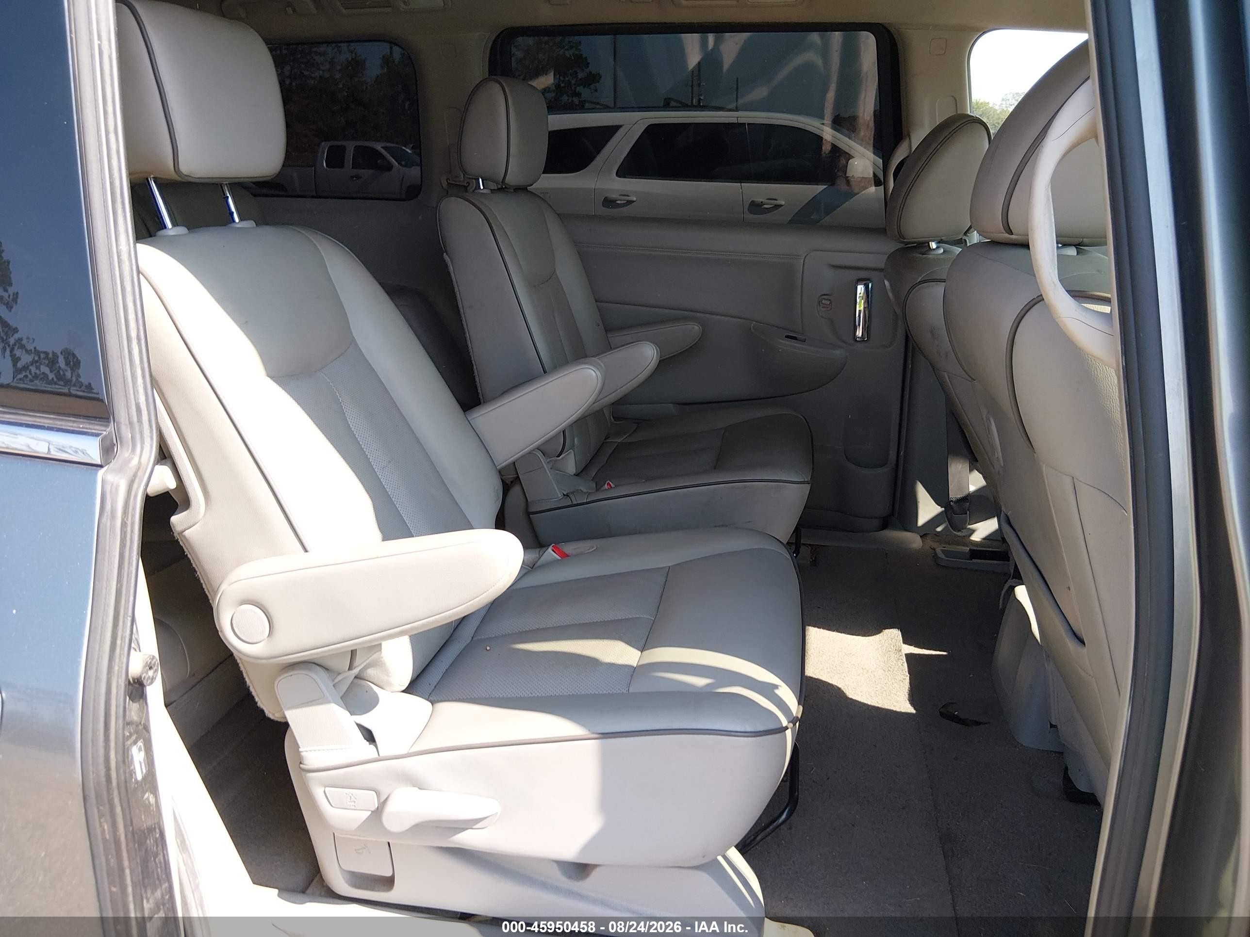 2015 Nissan Quest Sv Серый vin: JN8AE2KP6F9125573