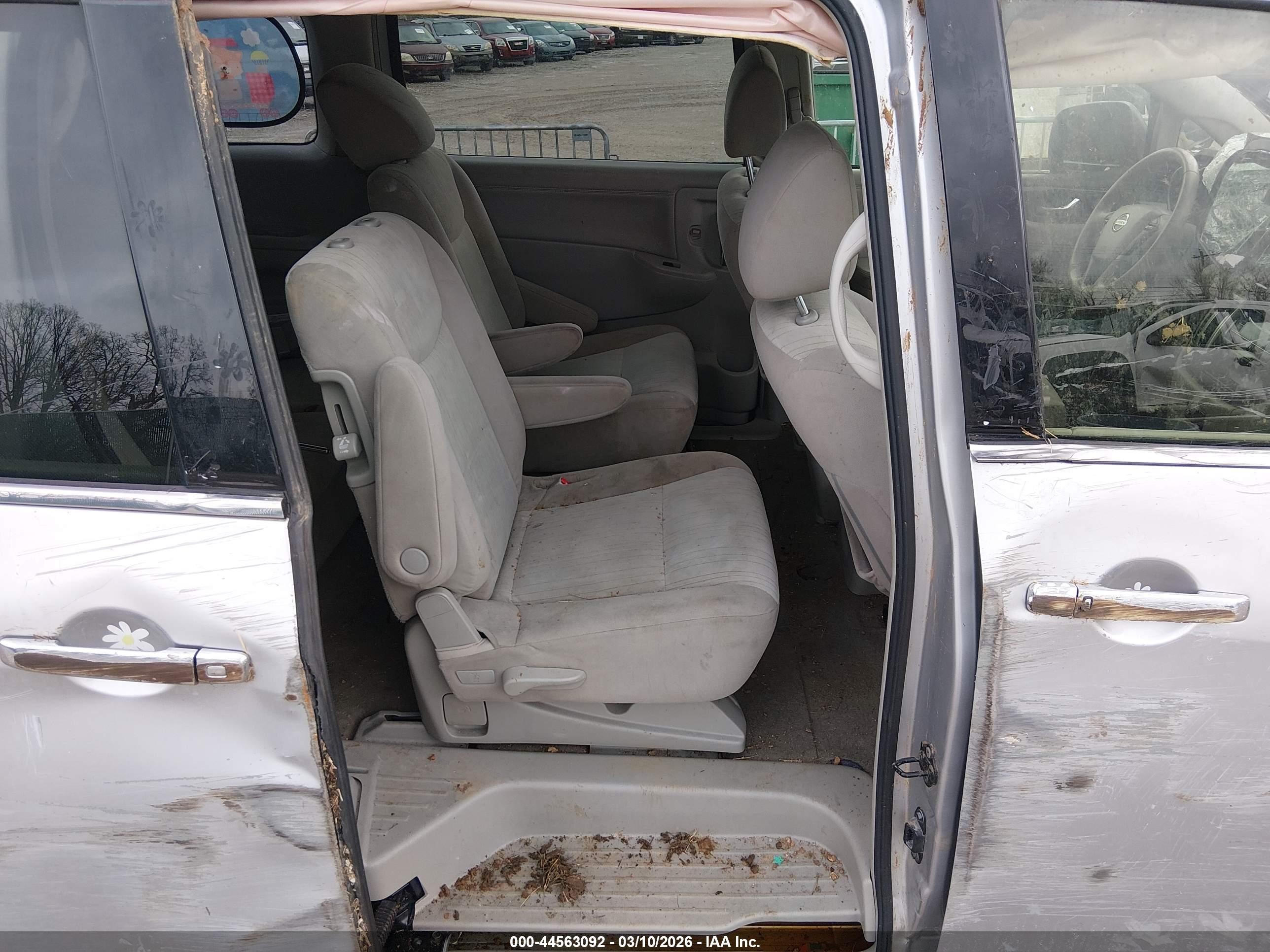 2015 Nissan Quest Sv Silver vin: JN8AE2KP6F9128652
