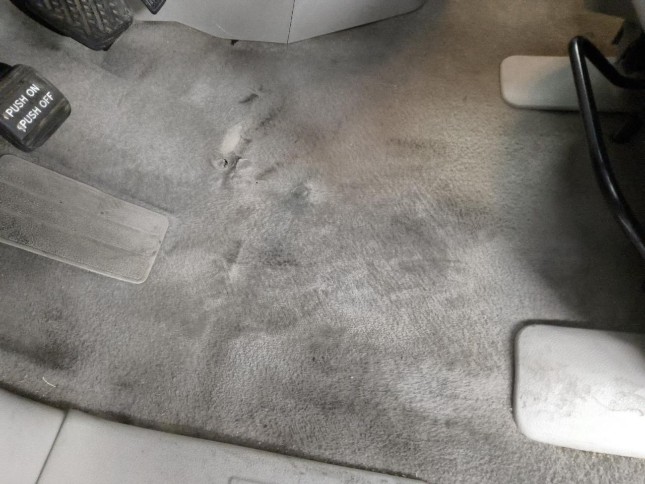 2013 Nissan Quest S/sv/sl/le Gray vin: JN8AE2KP8D9071416 Damage: Left Front Carpet, Torn, 1/2 To 1 Inch