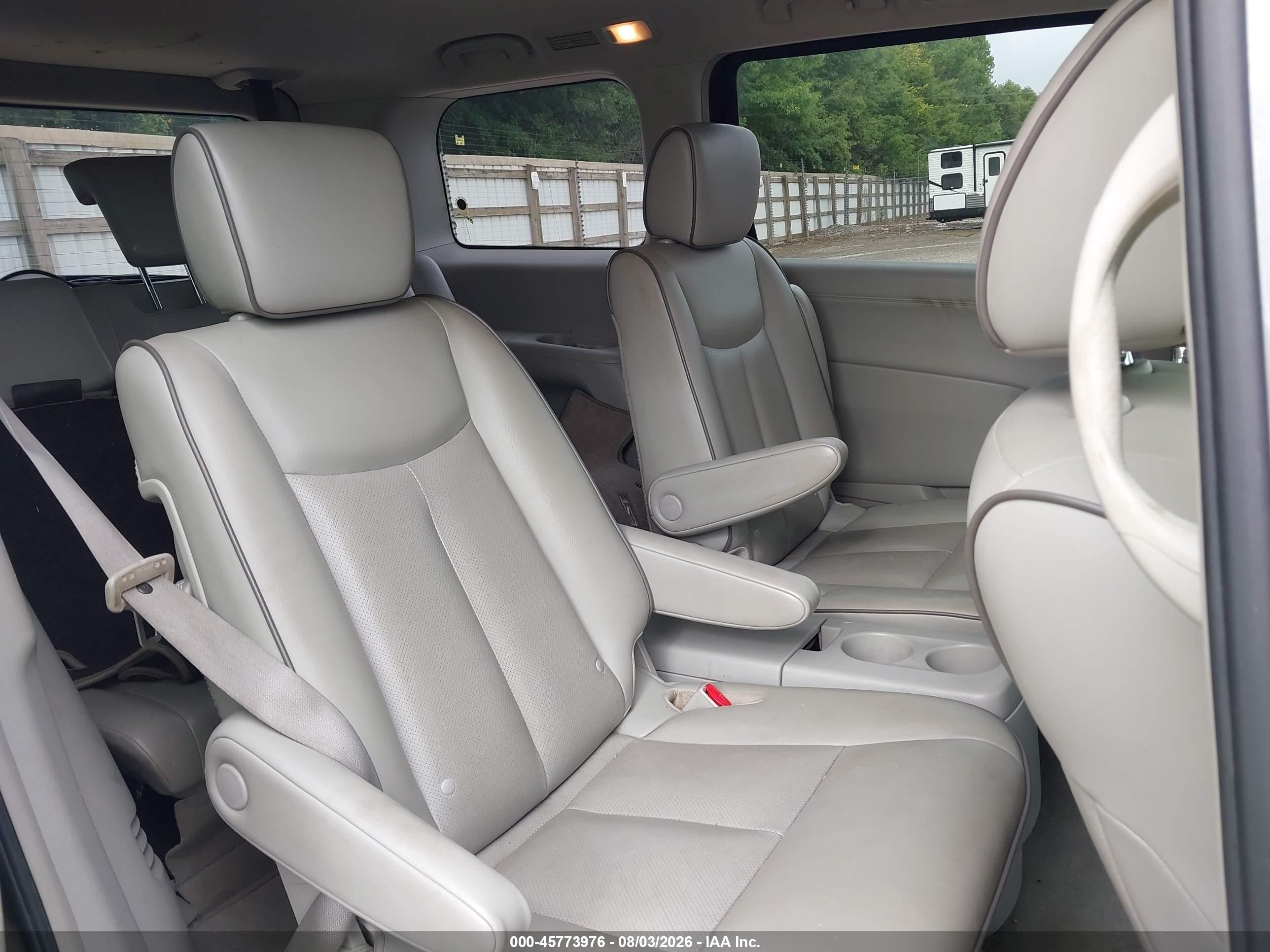 2015 Nissan Quest Platinum/s/sl/sv Серый vin: JN8AE2KP8F9126806