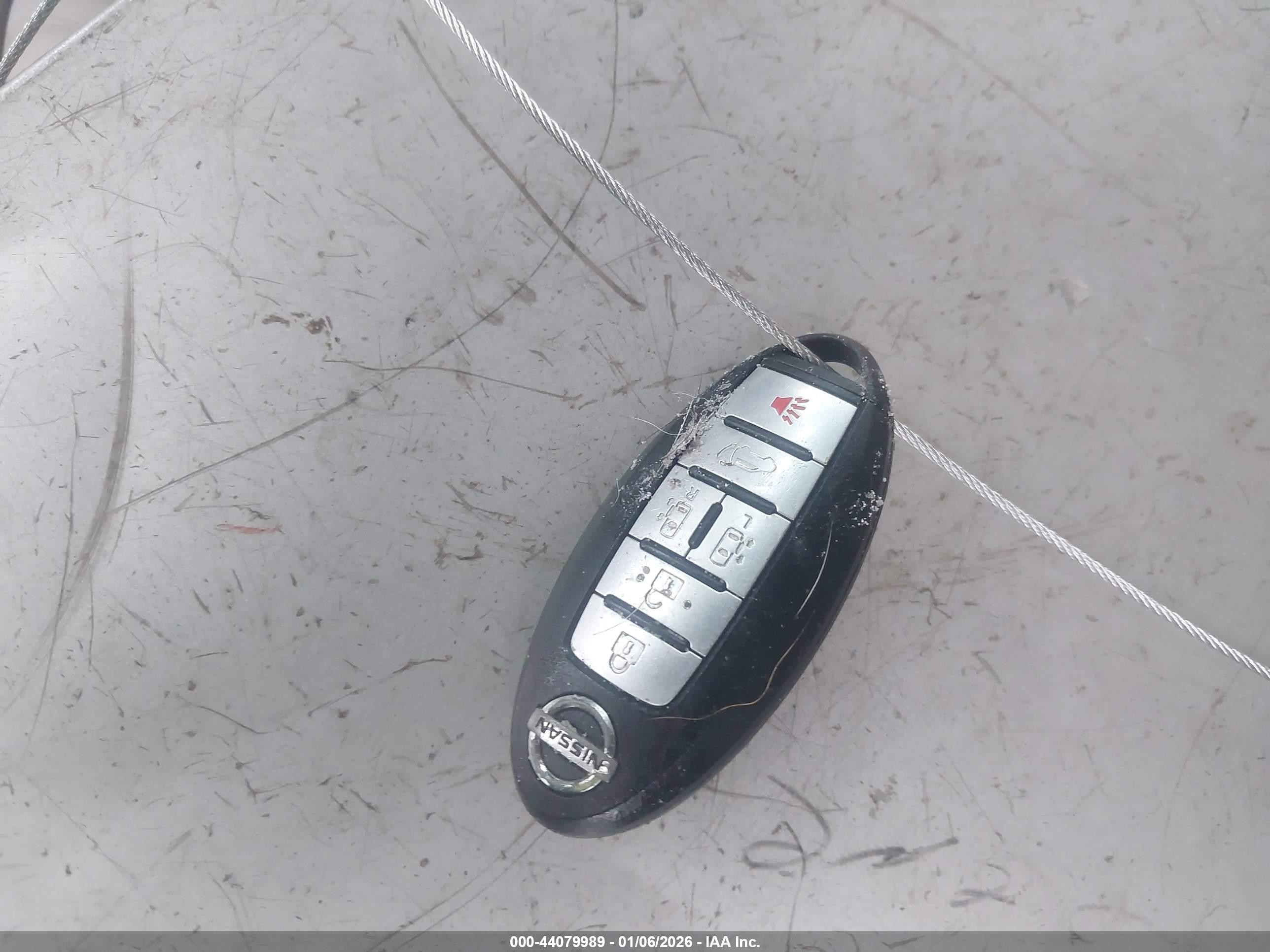 2011 Nissan Quest Le Серебряный vin: JN8AE2KPXB9005091
