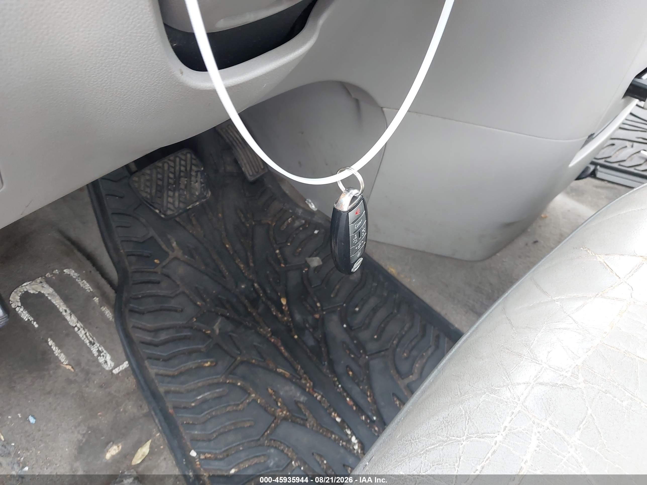 2011 Nissan Quest Le Purple vin: JN8AE2KPXB9010873