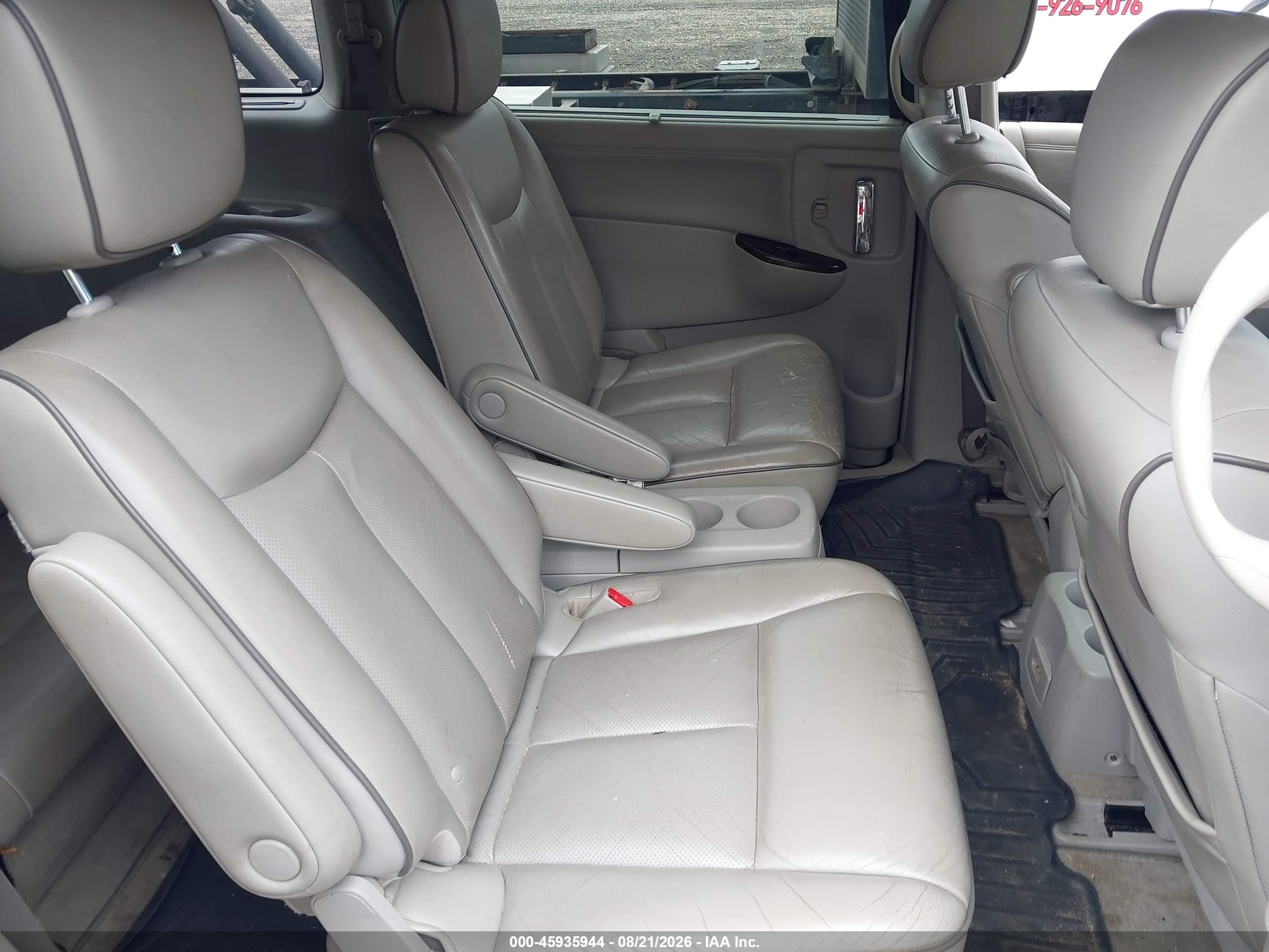 2011 Nissan Quest Le Purple vin: JN8AE2KPXB9010873