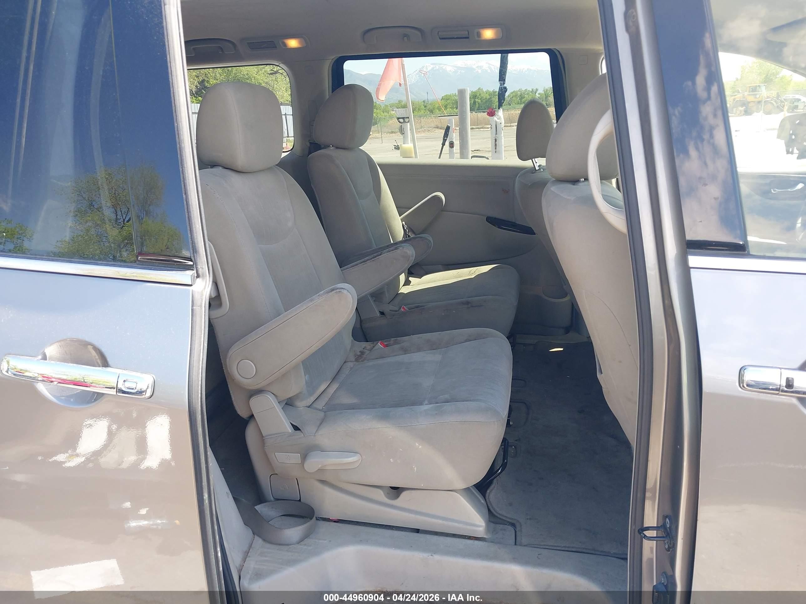 2012 Nissan Quest Sv Gray vin: JN8AE2KPXC9044023