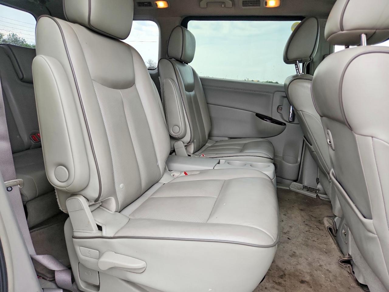 2012 Nissan Quest Silver vin: JN8AE2KPXC9046080