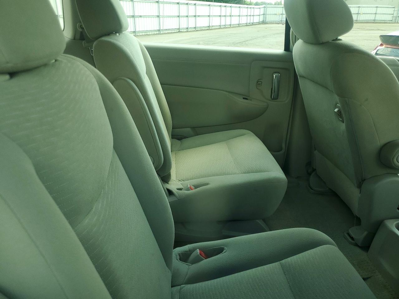 2014 Nissan Quest 3.5 S Серебряный vin: JN8AE2KPXE9104689