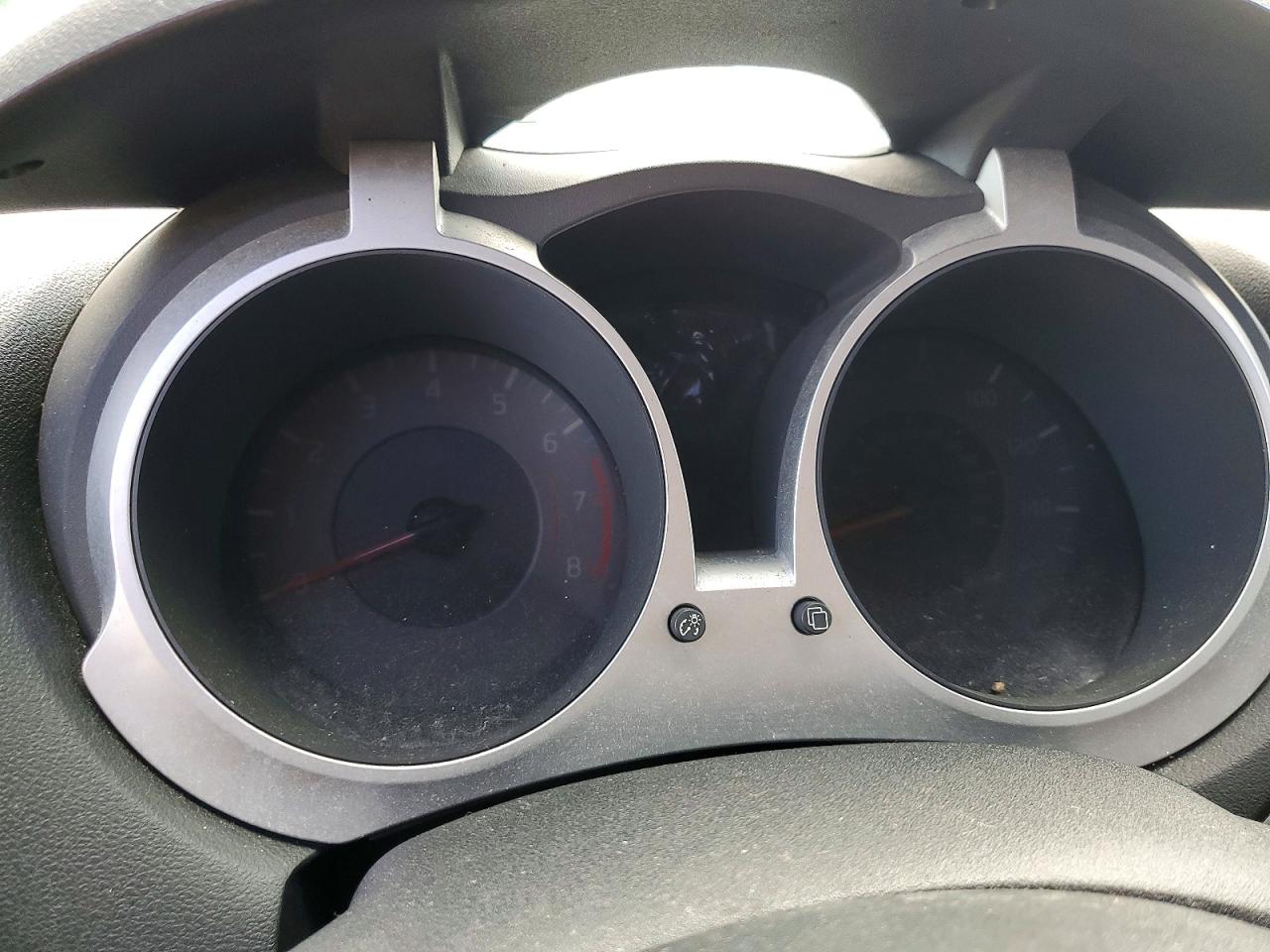 2011 Nissan Juke S Silver vin: JN8AF5MR0BT007450