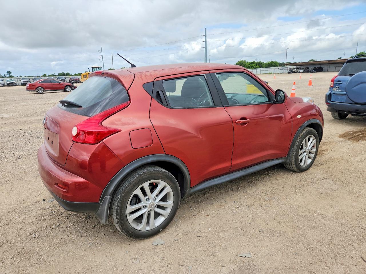 2011 Nissan Juke S Red vin: JN8AF5MR0BT015242