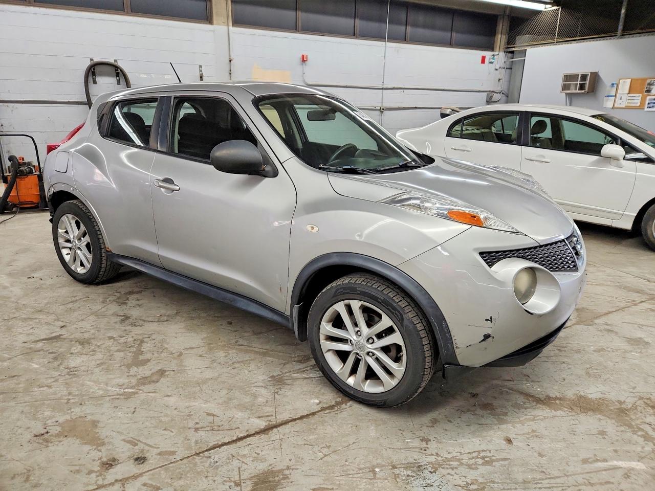 2011 Nissan Juke S Silver vin: JN8AF5MR0BT017069