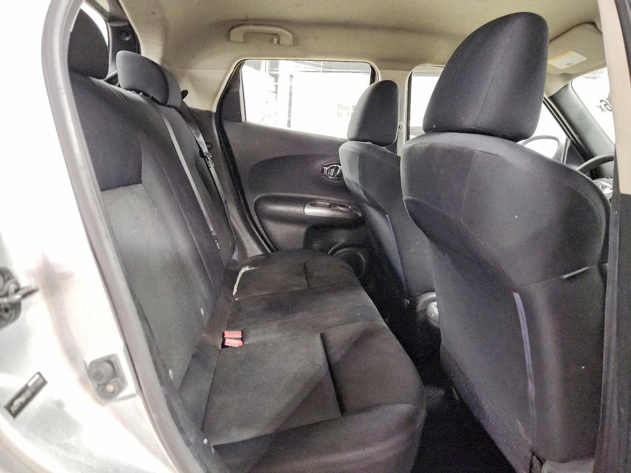 2011 Nissan Juke S Silver vin: JN8AF5MR0BT017069