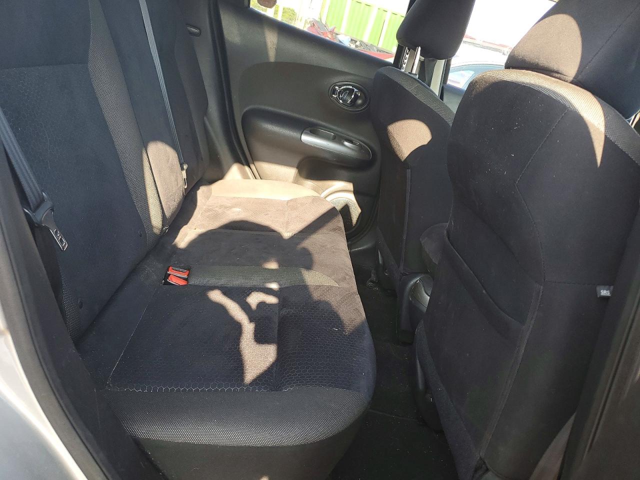 2012 Nissan Juke S Silver vin: JN8AF5MR0CT108392